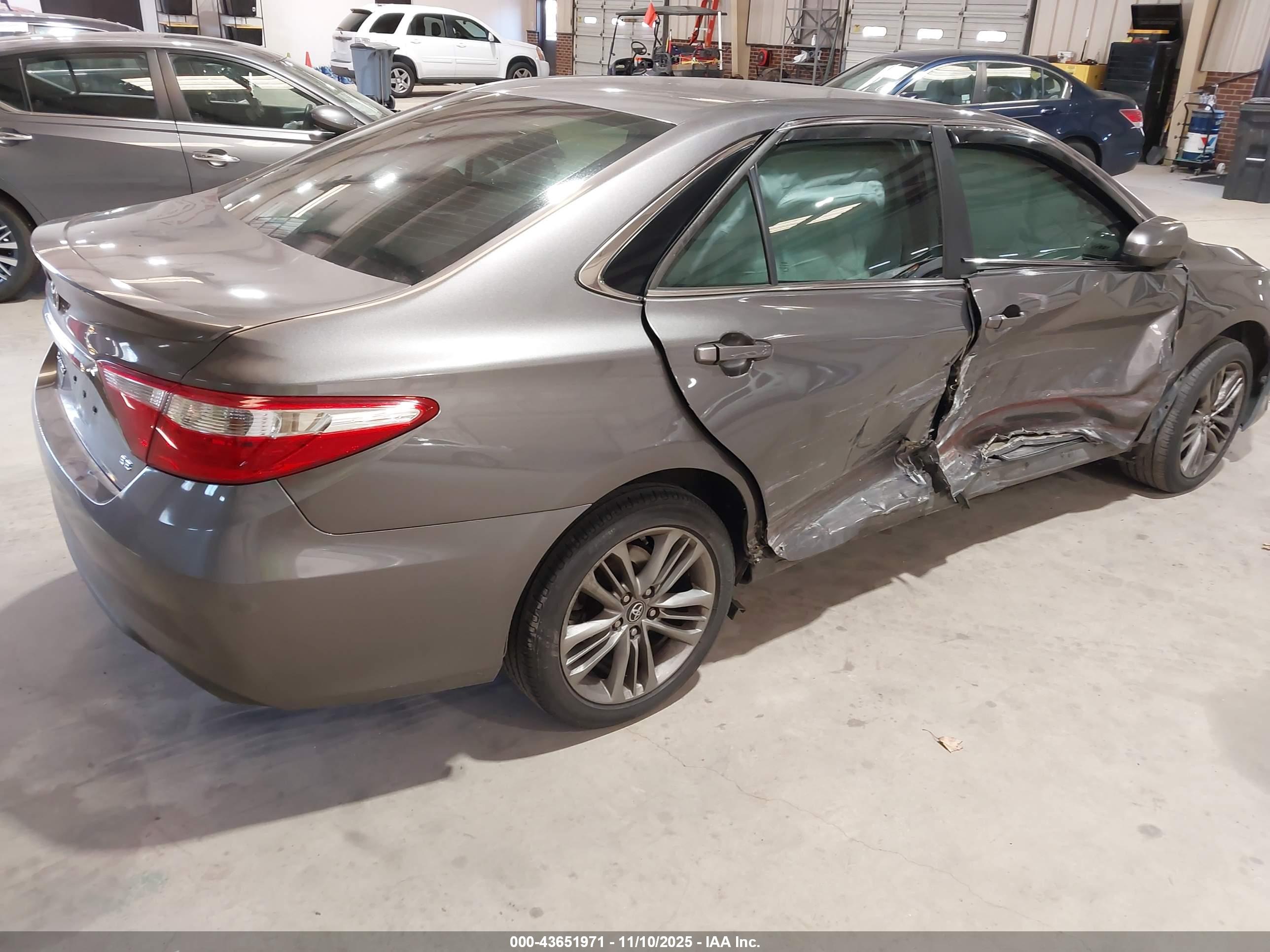 TOYOTA CAMRY image 4
