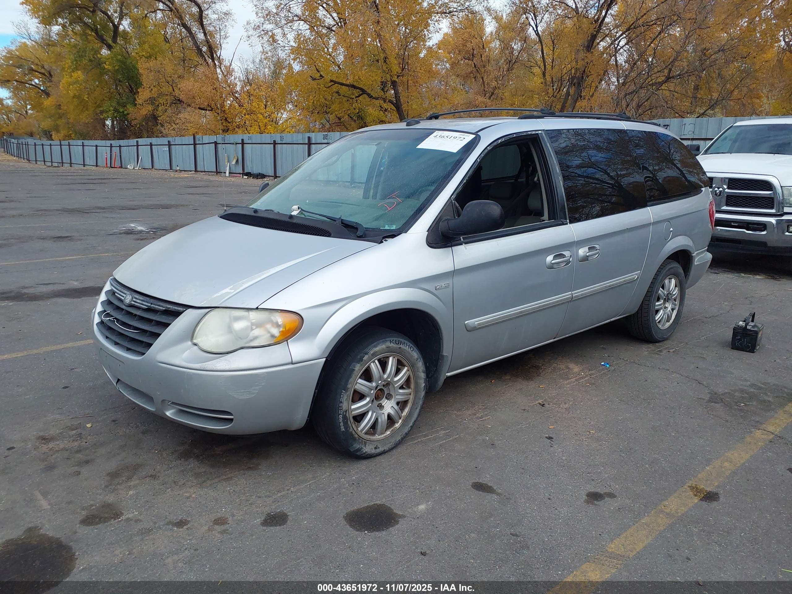 CHRYSLER TOWN image 2