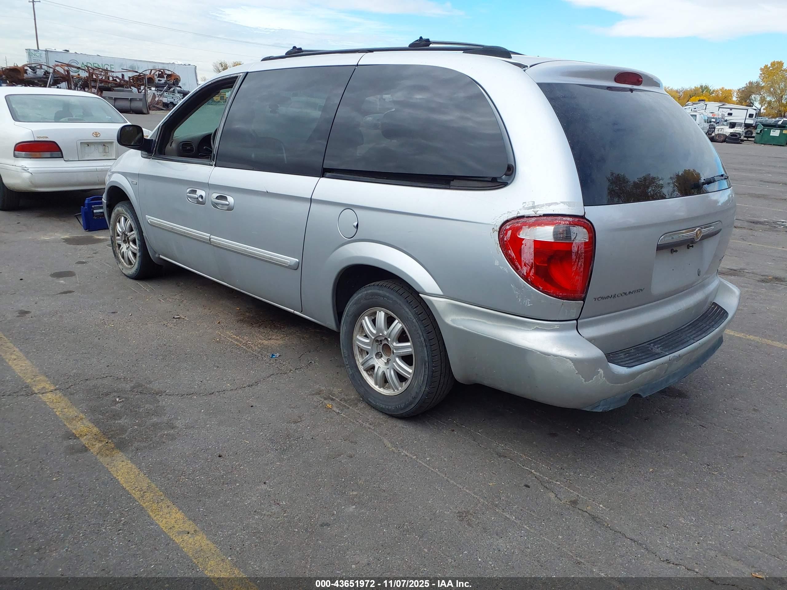 CHRYSLER TOWN image 3