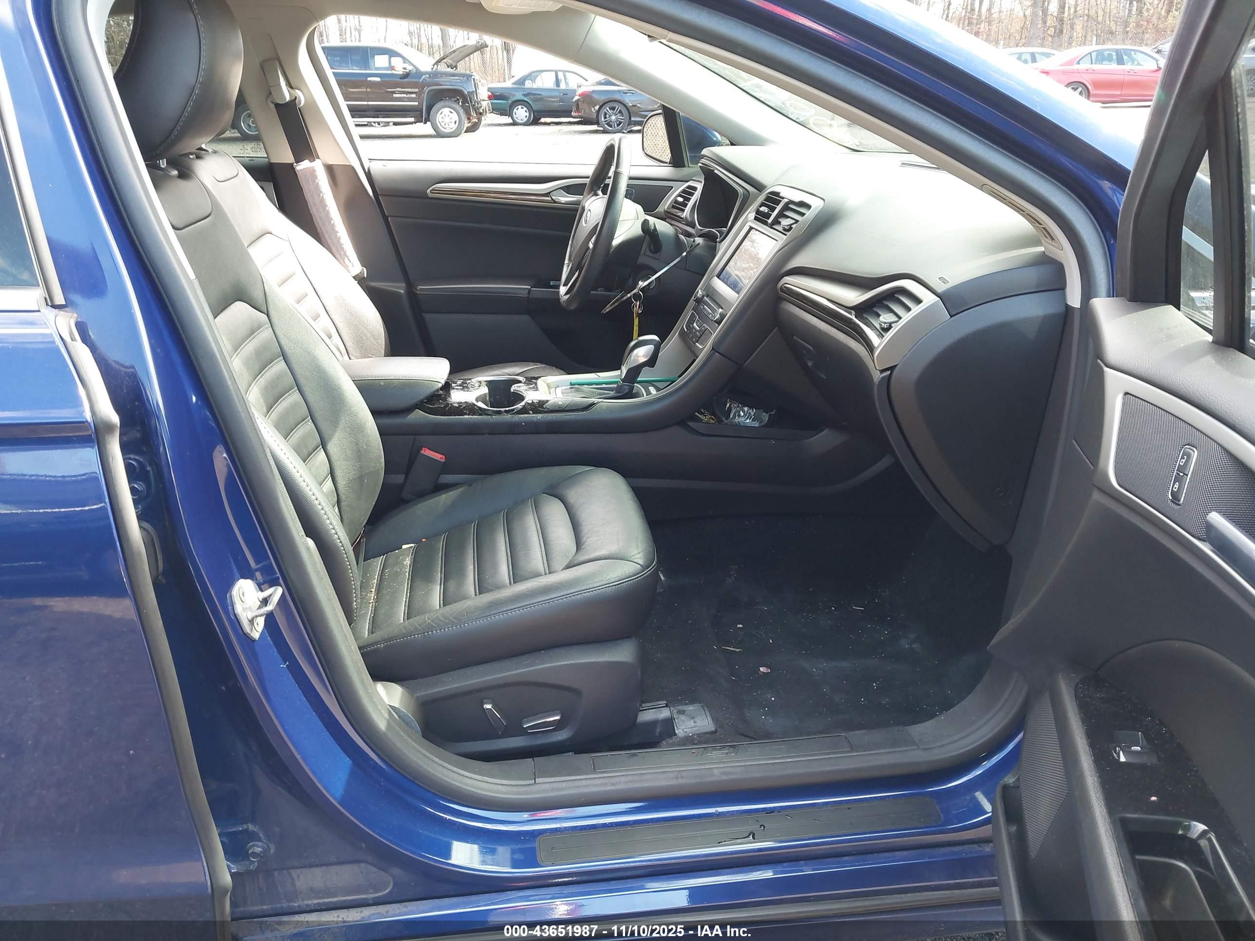 FORD FUSION image 5
