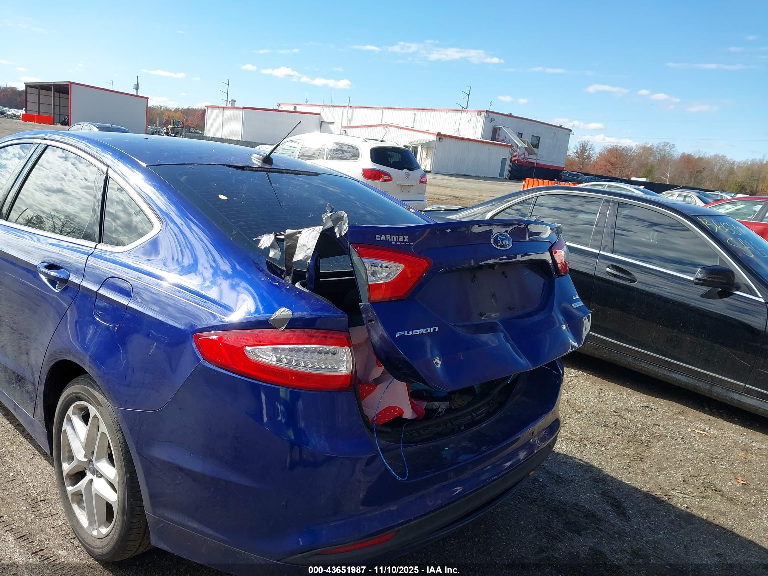 FORD FUSION image 6