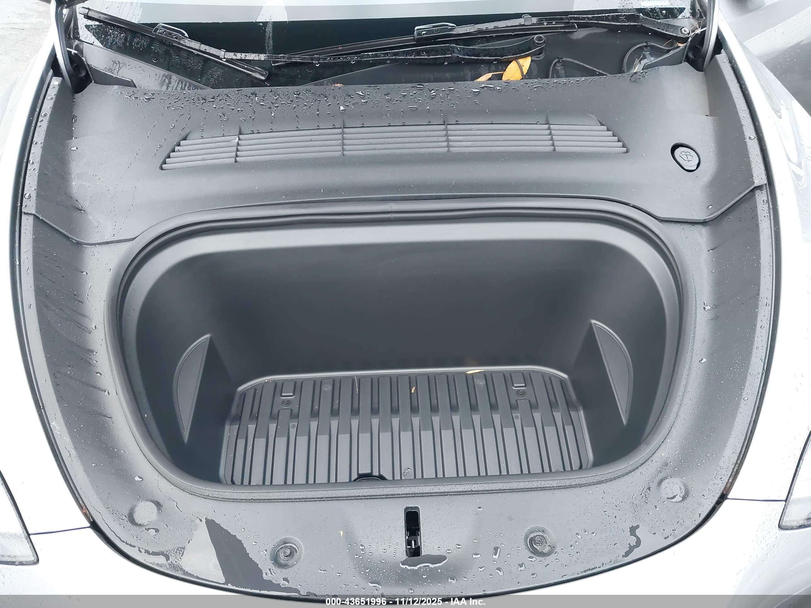 TESLA MODEL image 10