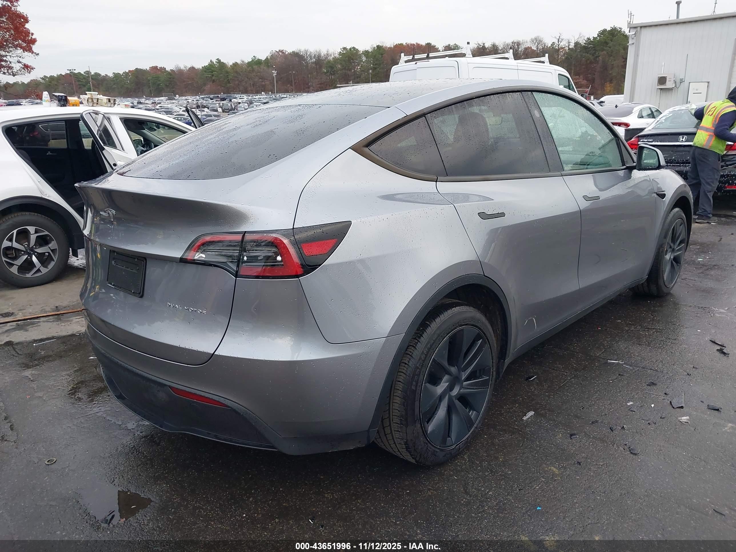 TESLA MODEL image 4