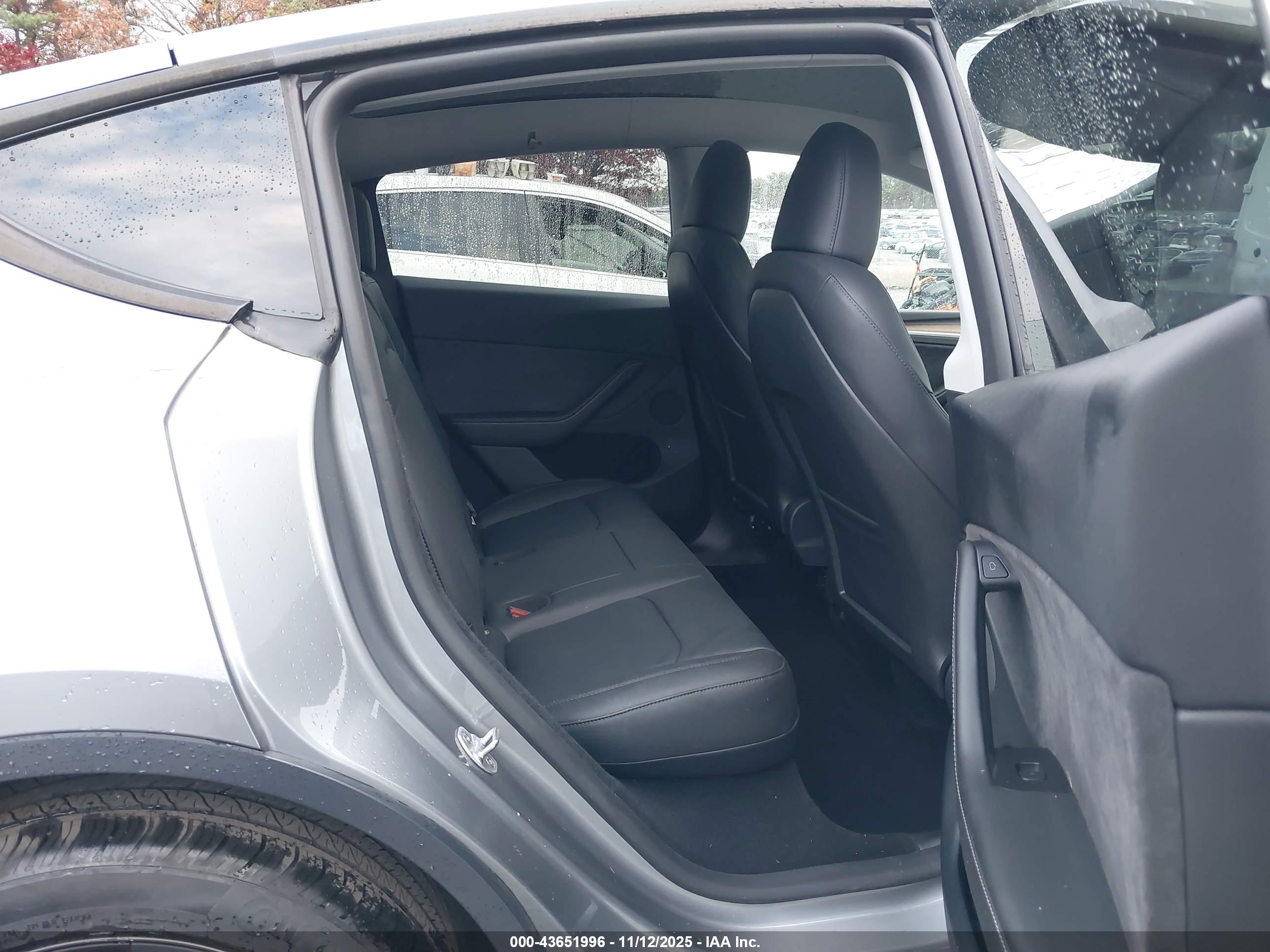 TESLA MODEL image 8