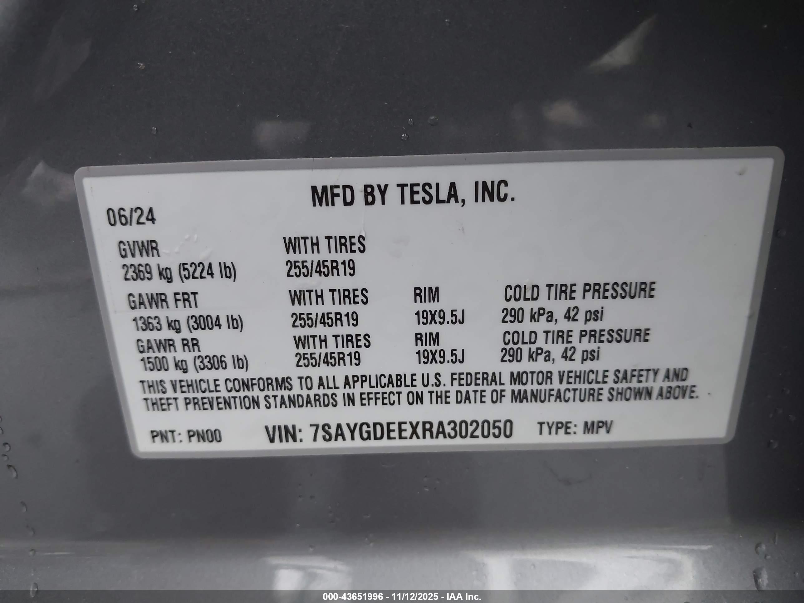 TESLA MODEL image 9