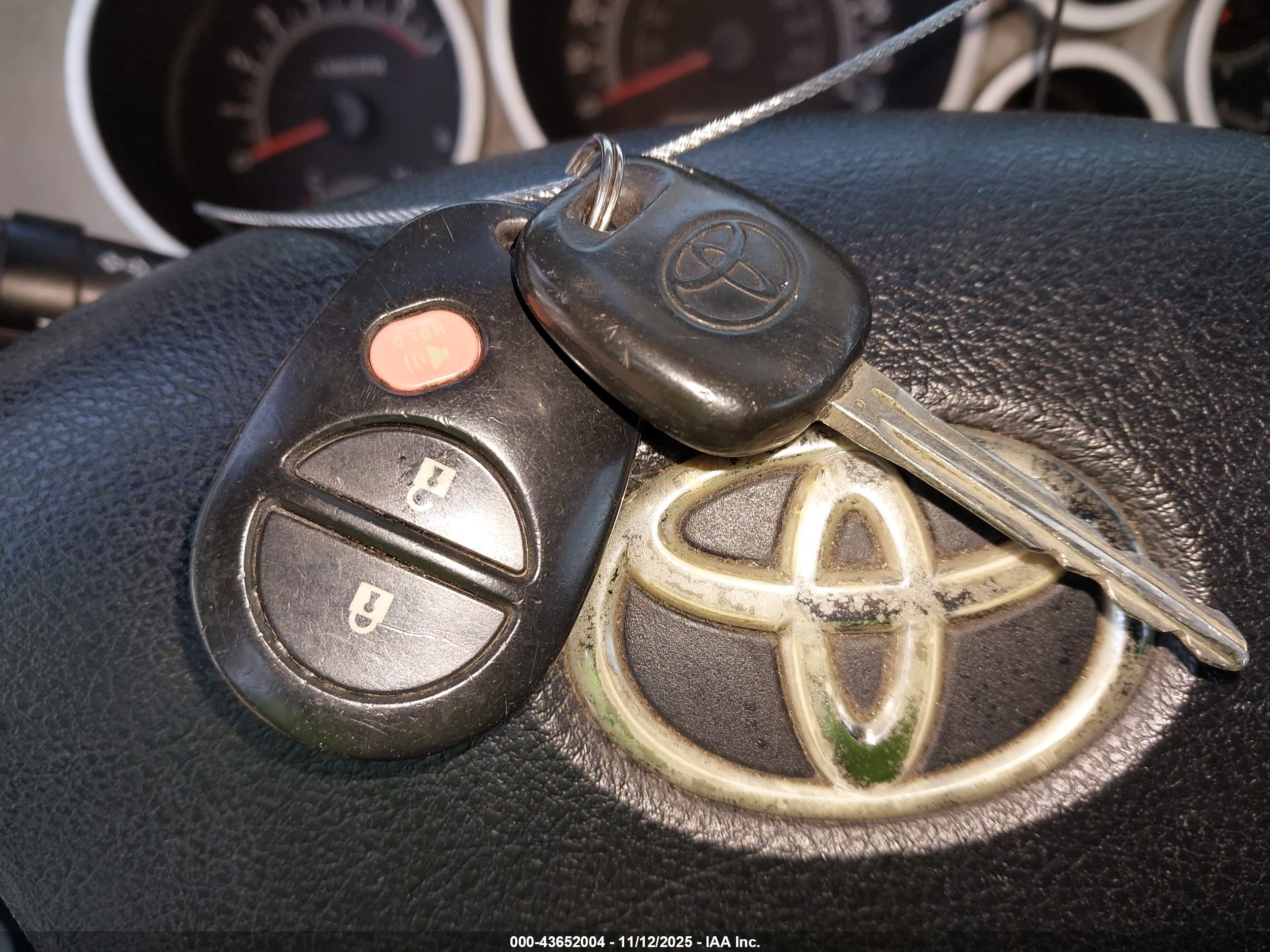 TOYOTA TUNDRA image 11