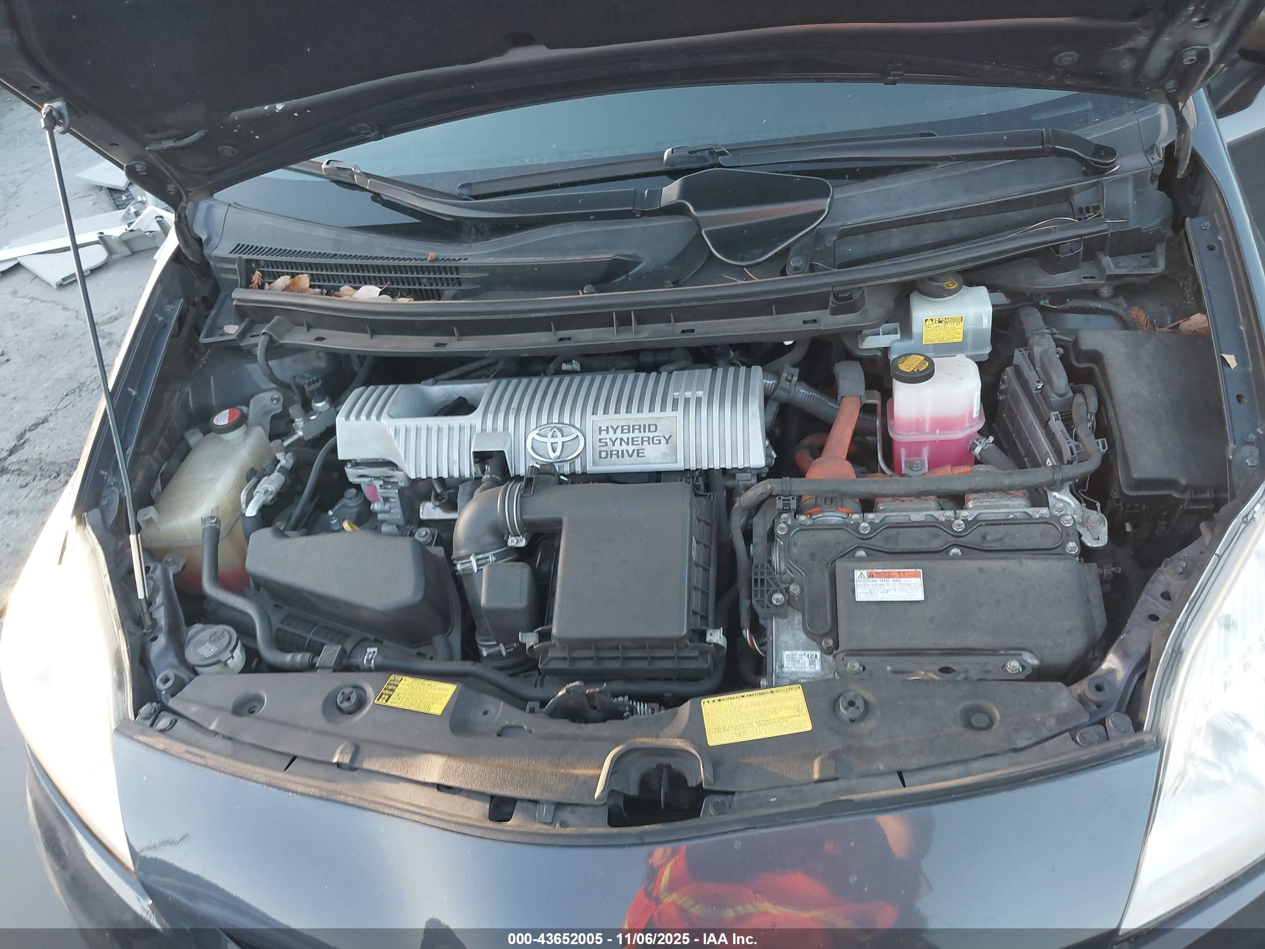 TOYOTA PRIUS image 10