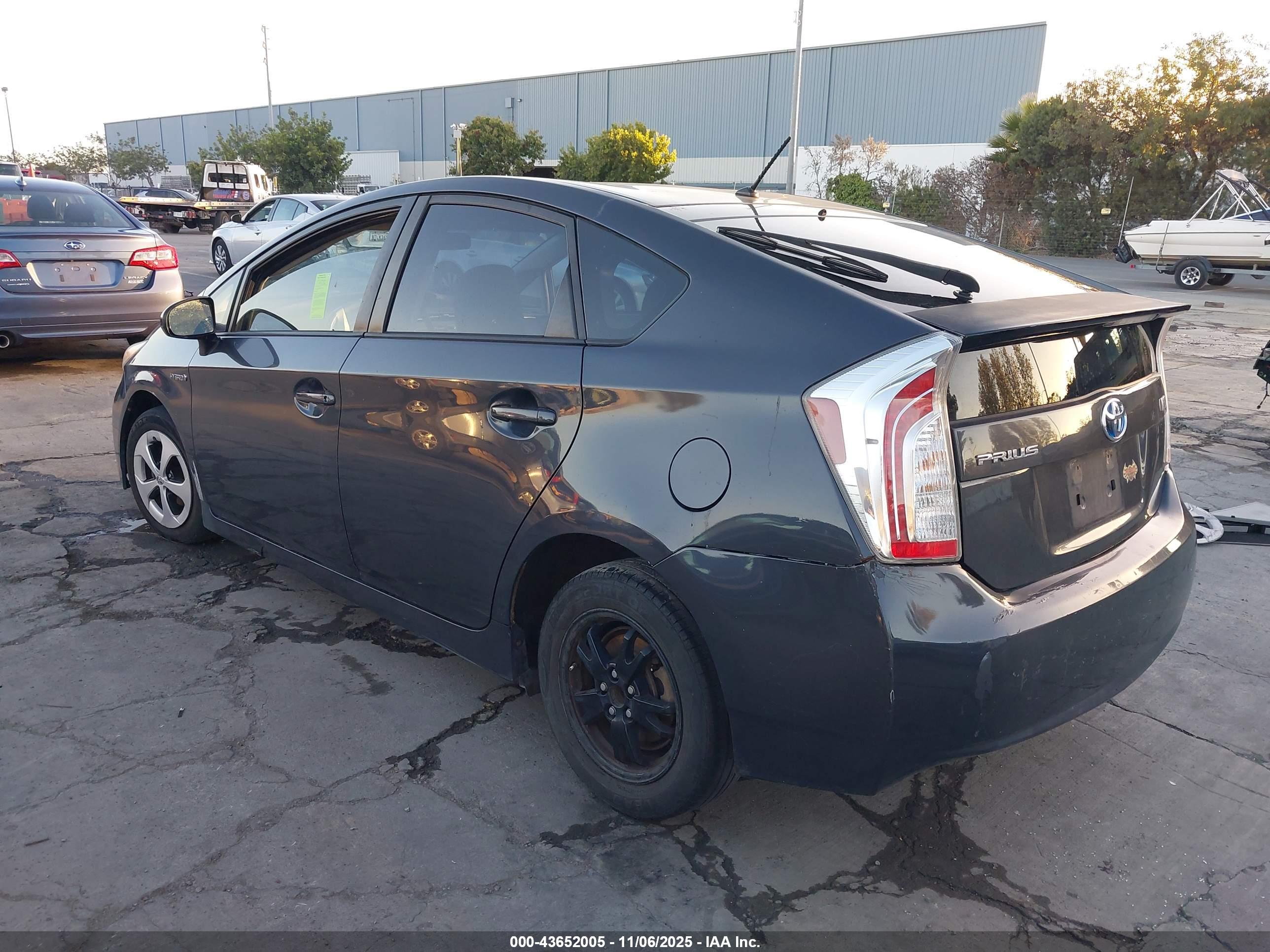 TOYOTA PRIUS image 3