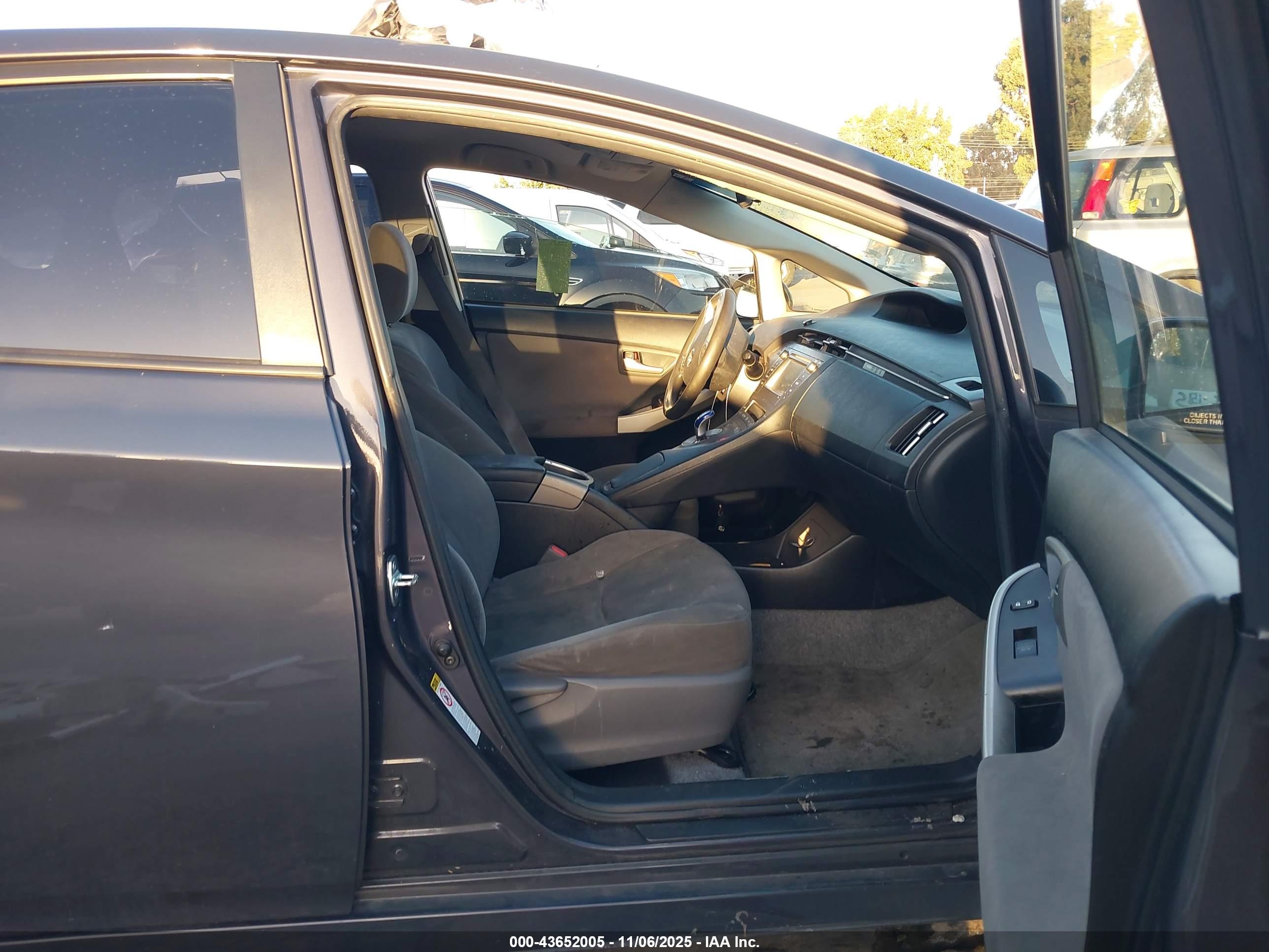 TOYOTA PRIUS image 5