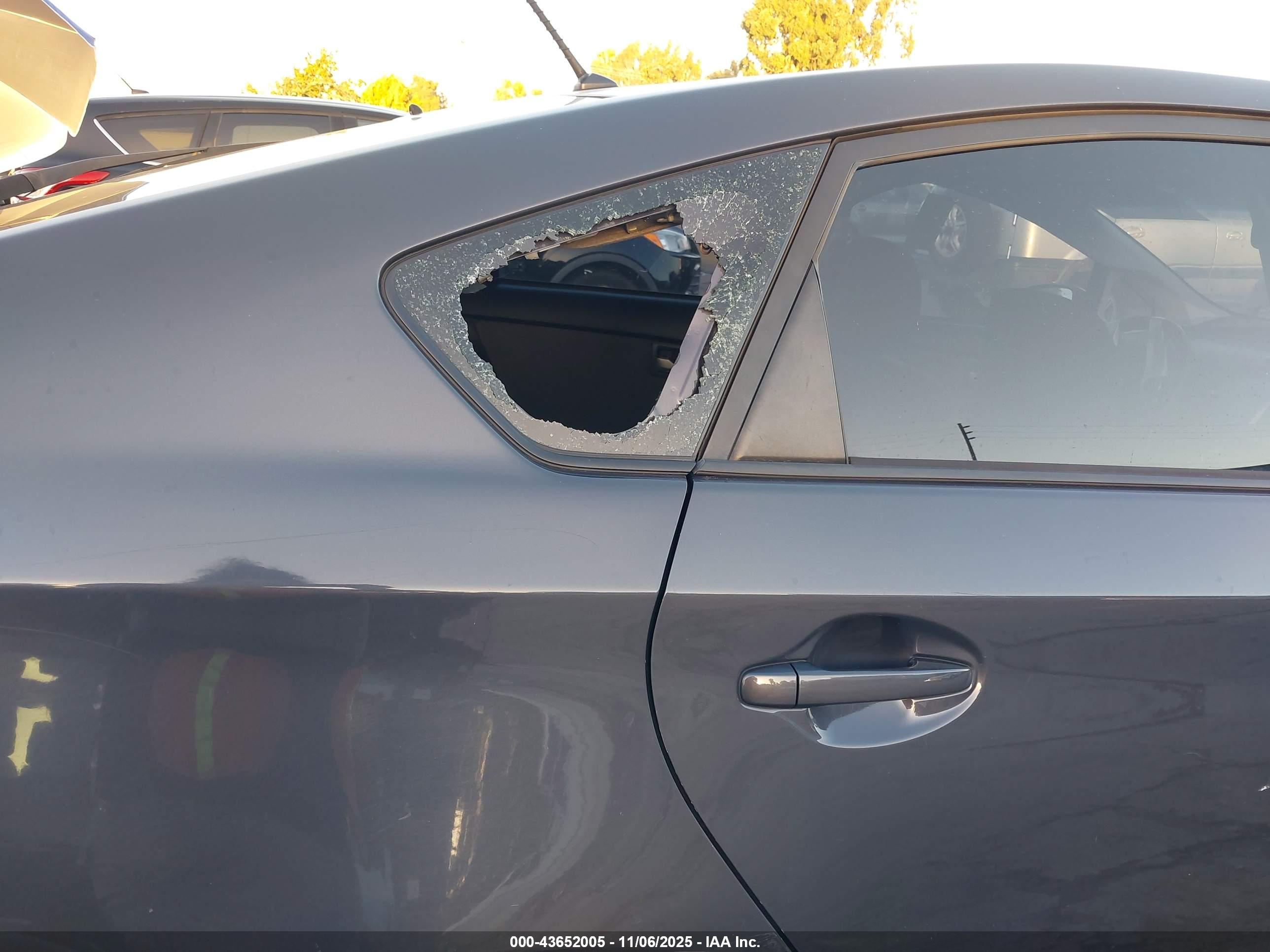 TOYOTA PRIUS image 6