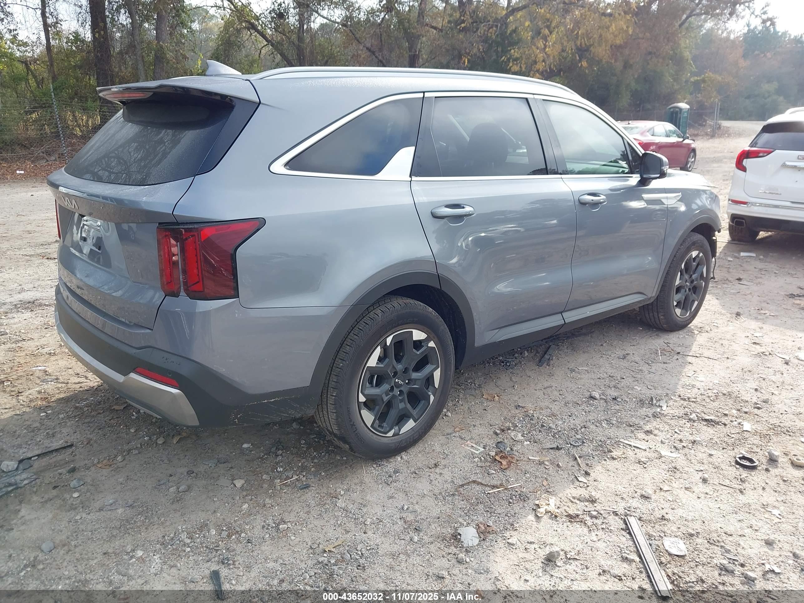 KIA SORENTO image 4