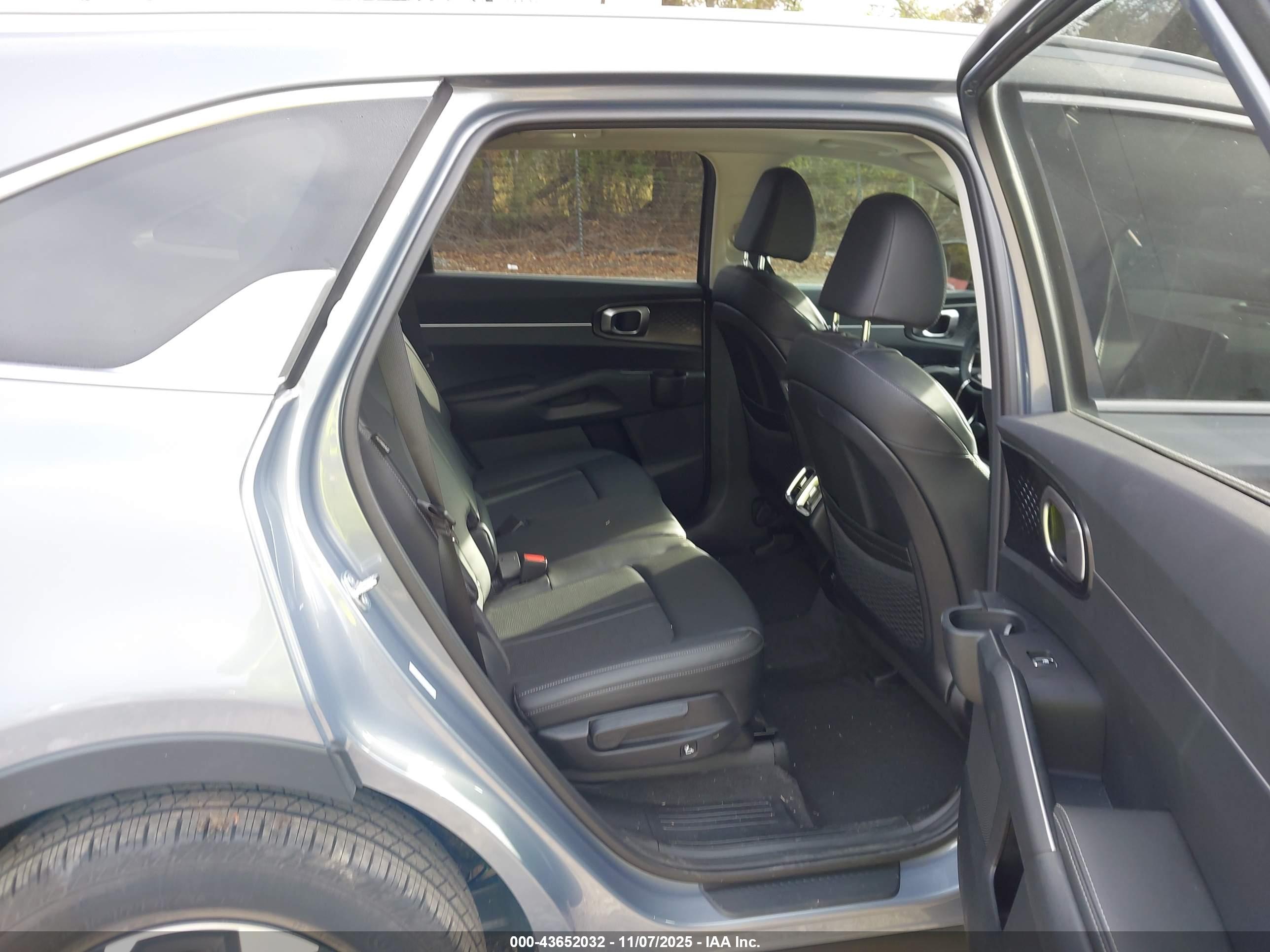 KIA SORENTO image 8