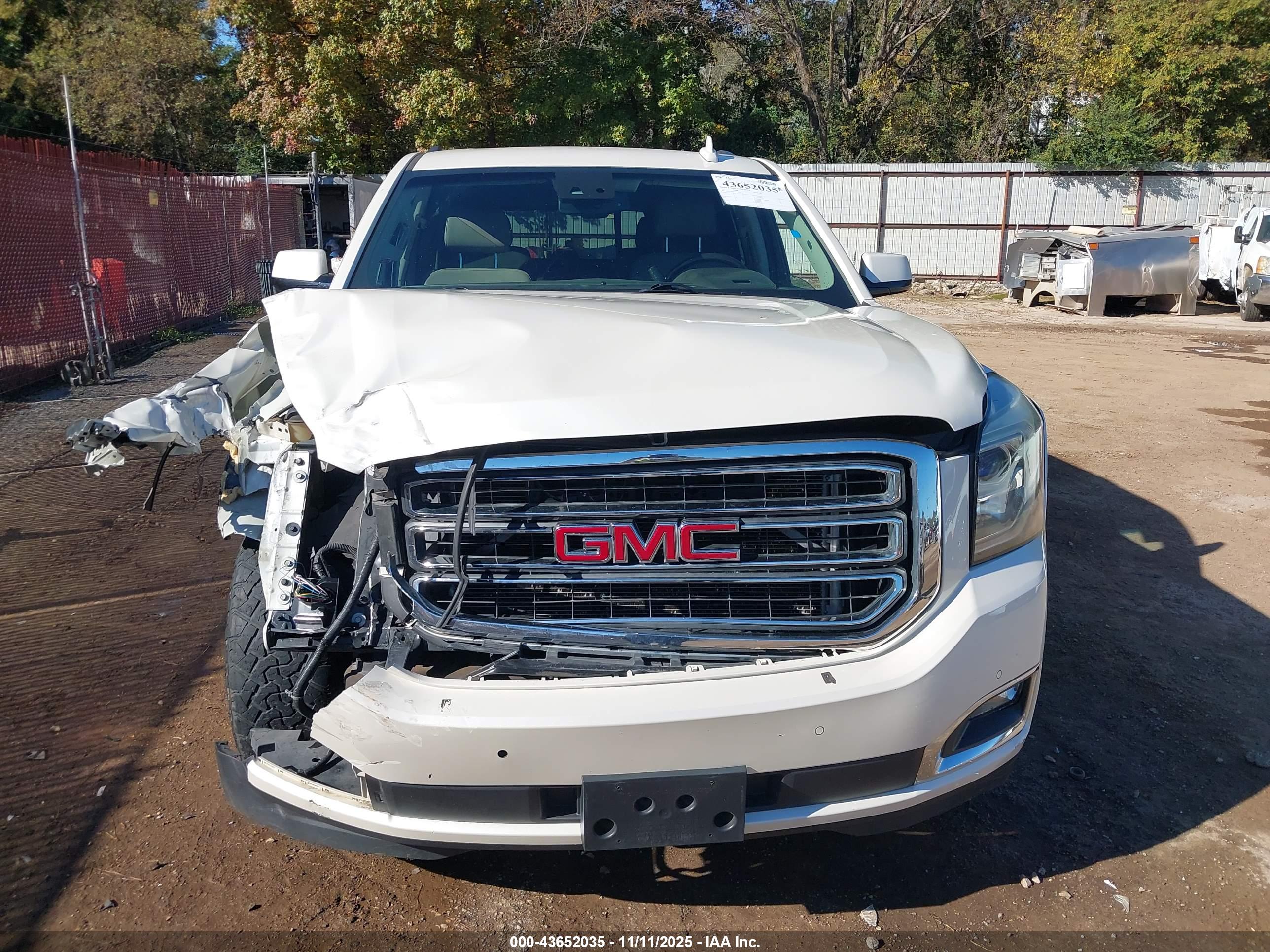 GMC YUKON image 6
