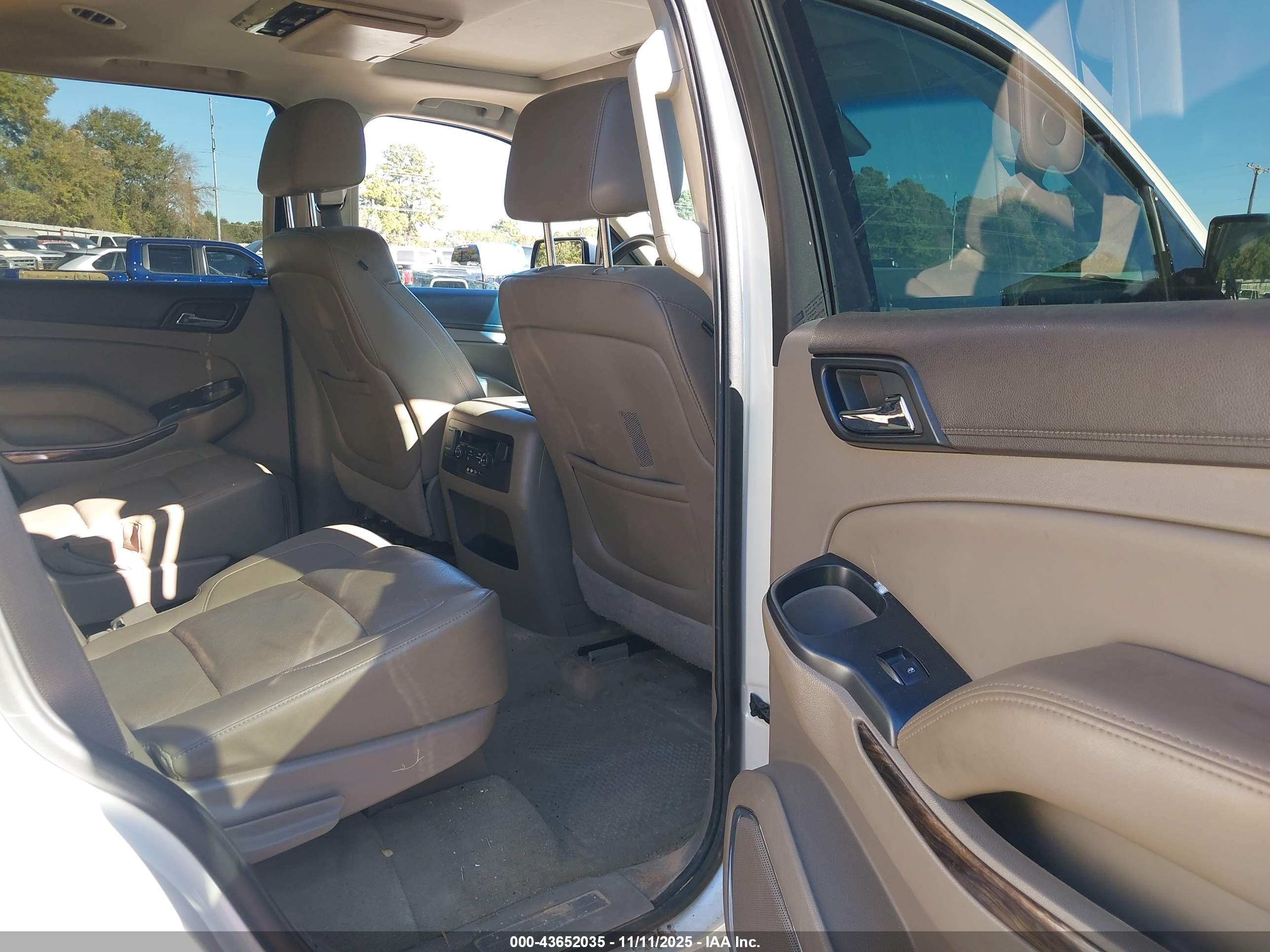 GMC YUKON image 8