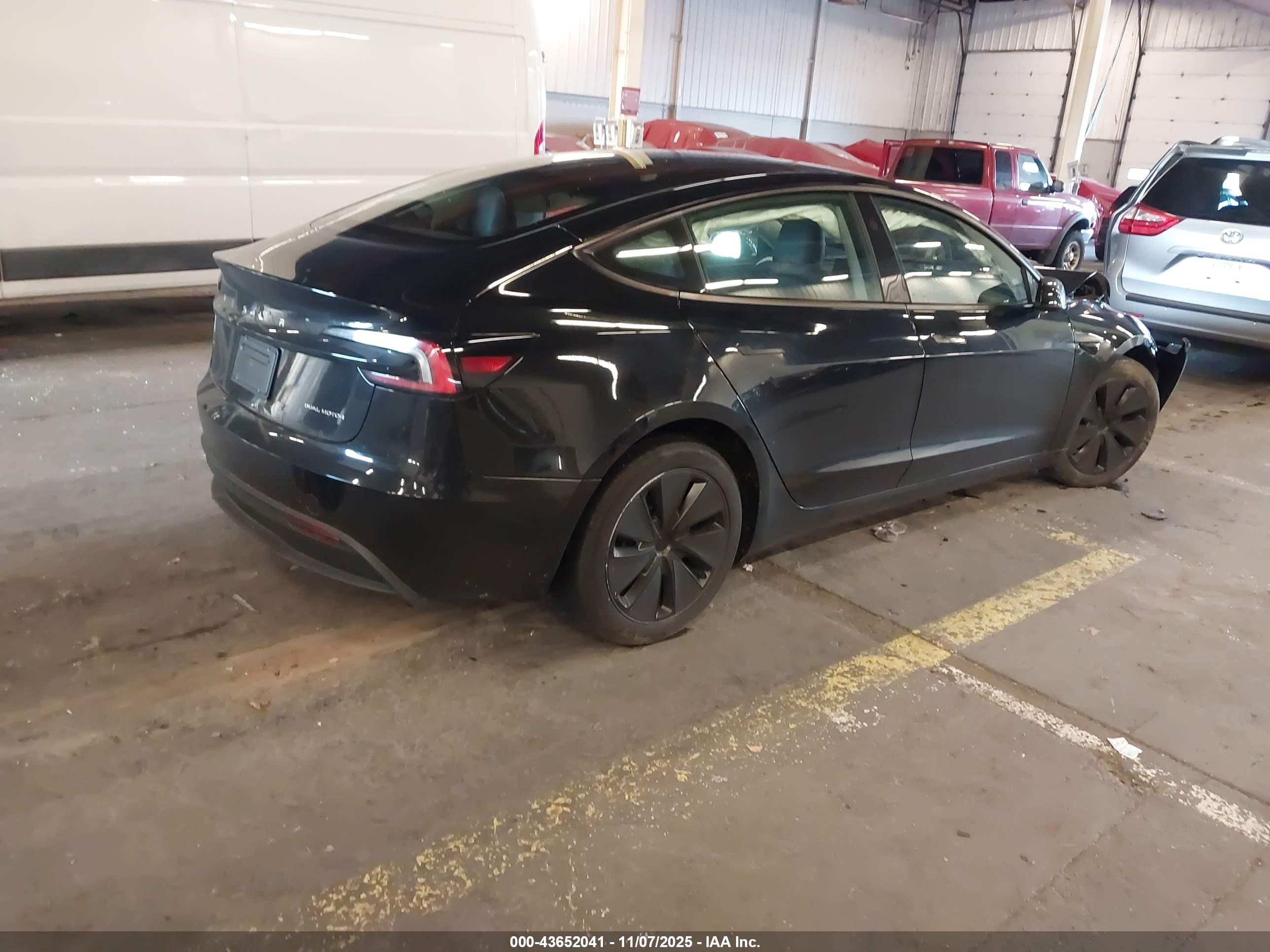 TESLA MODEL image 4