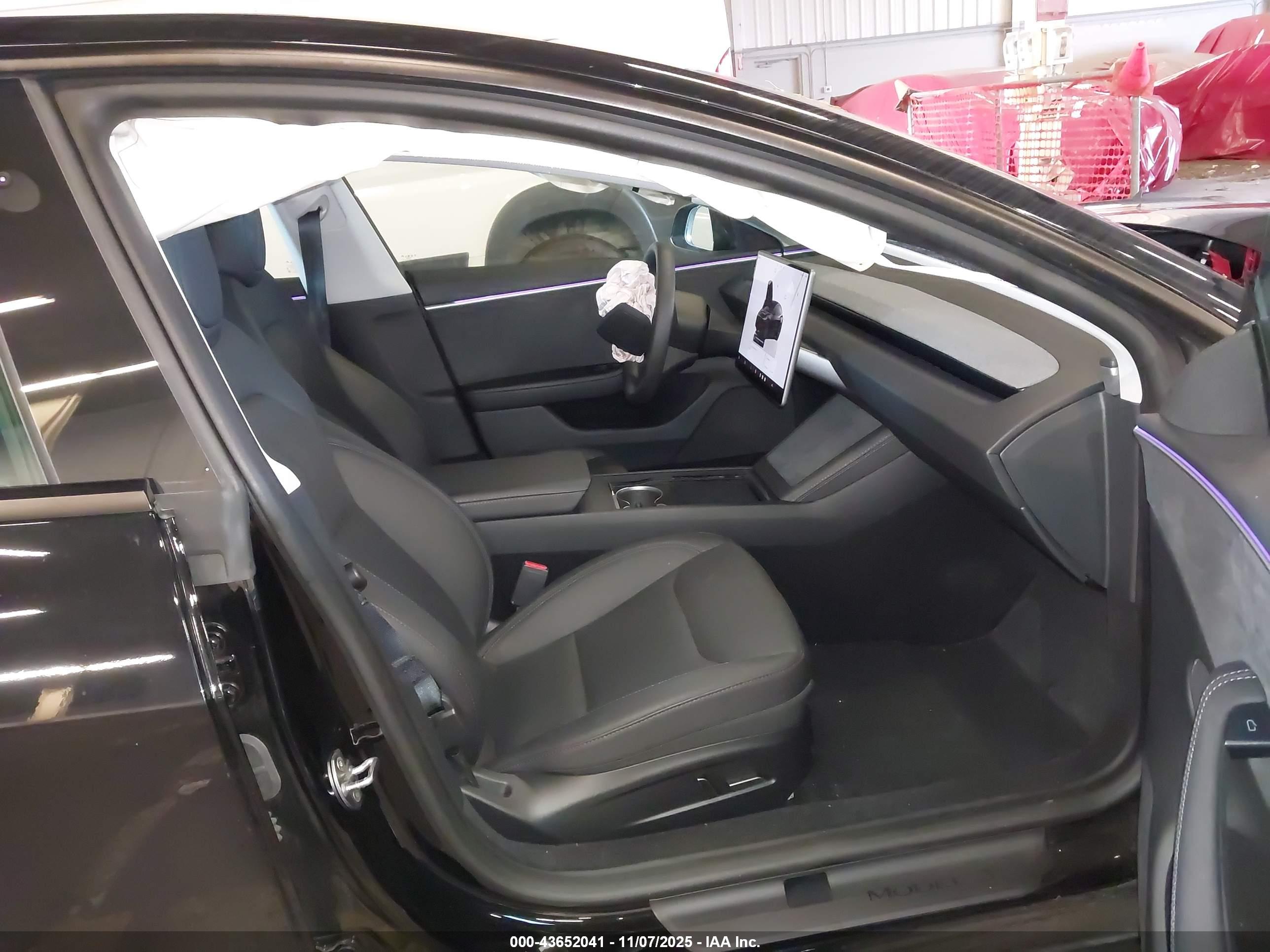 TESLA MODEL image 5