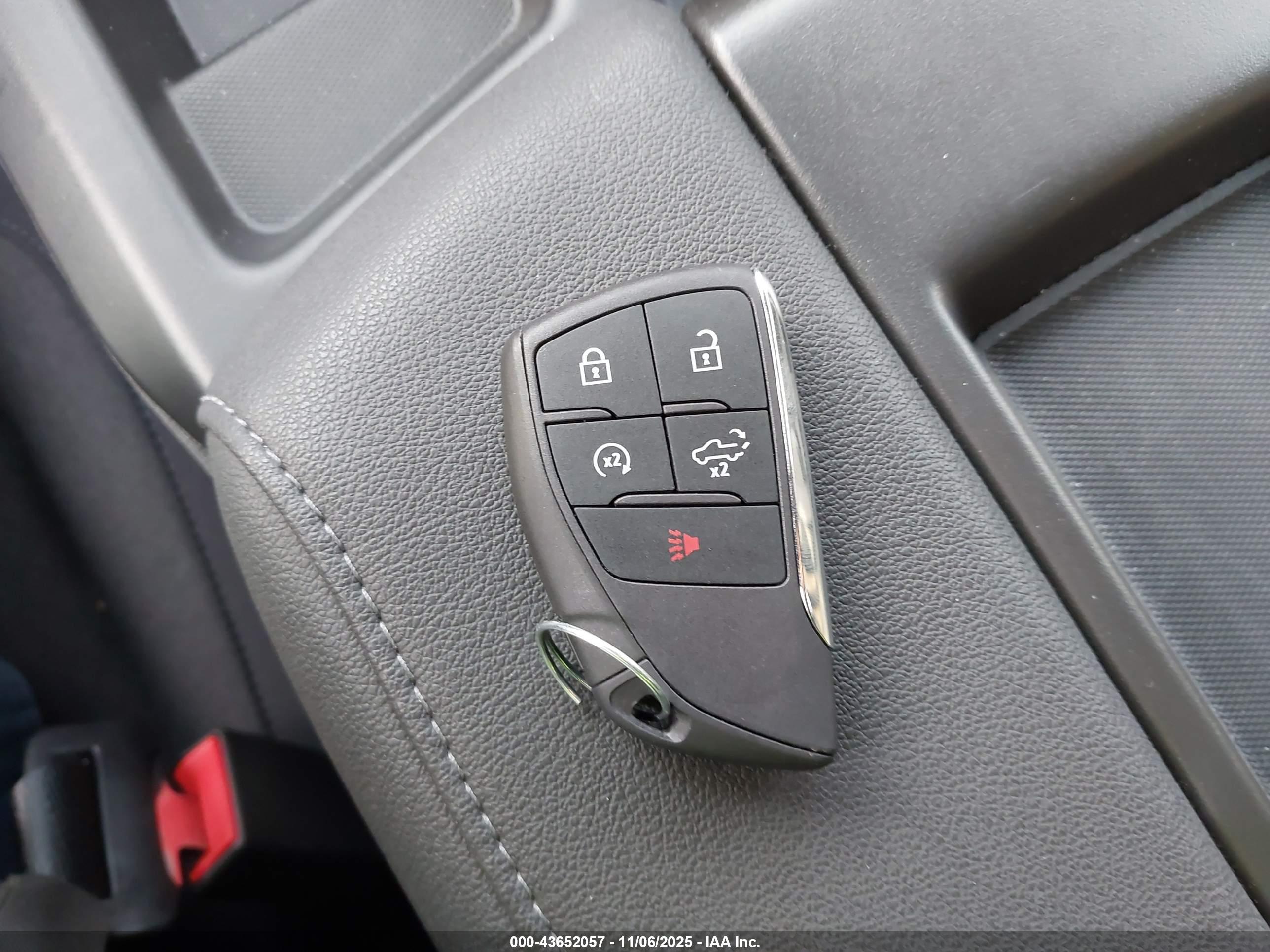 CHEVROLET SILVERADO image 11