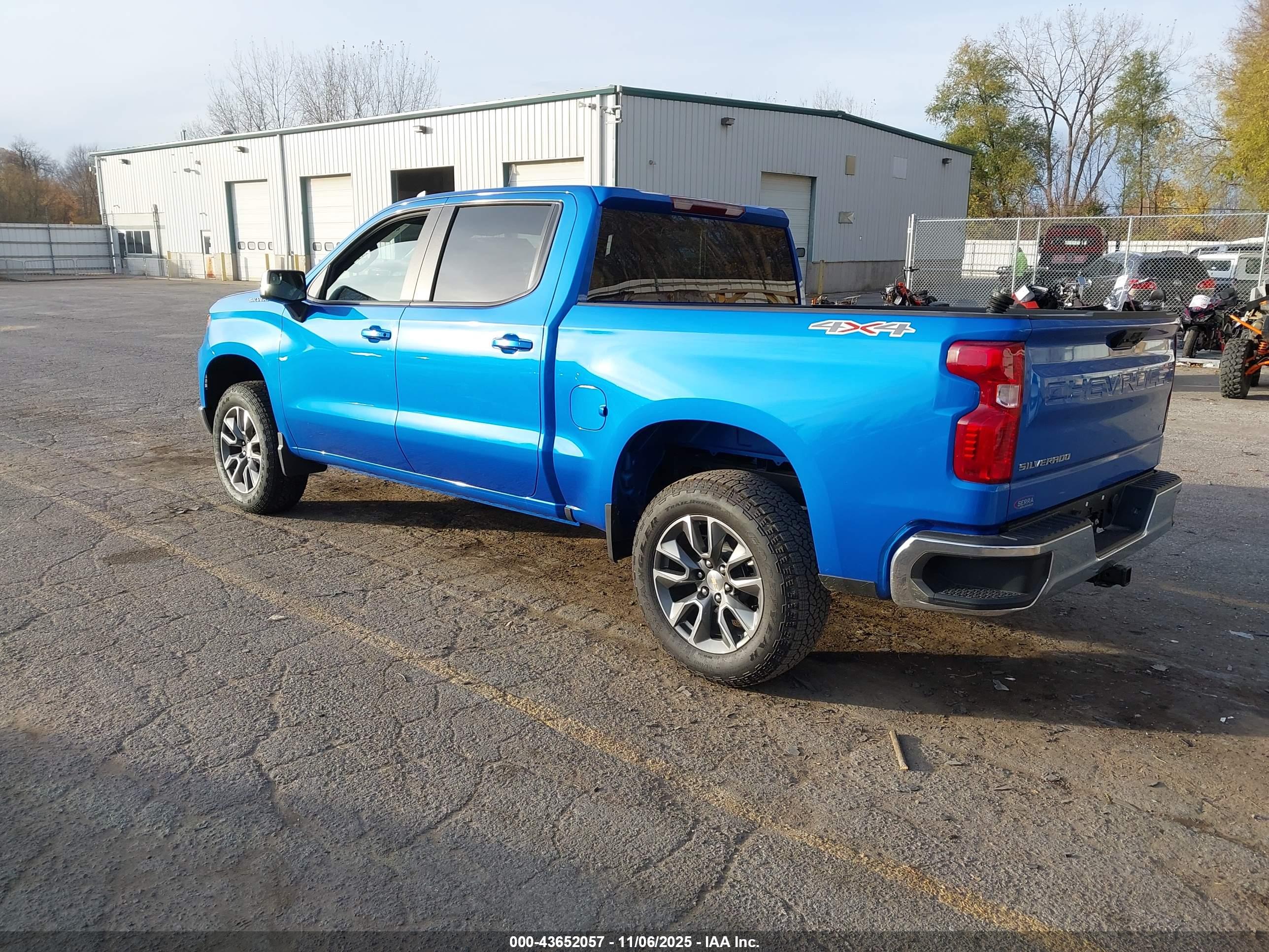 CHEVROLET SILVERADO image 3