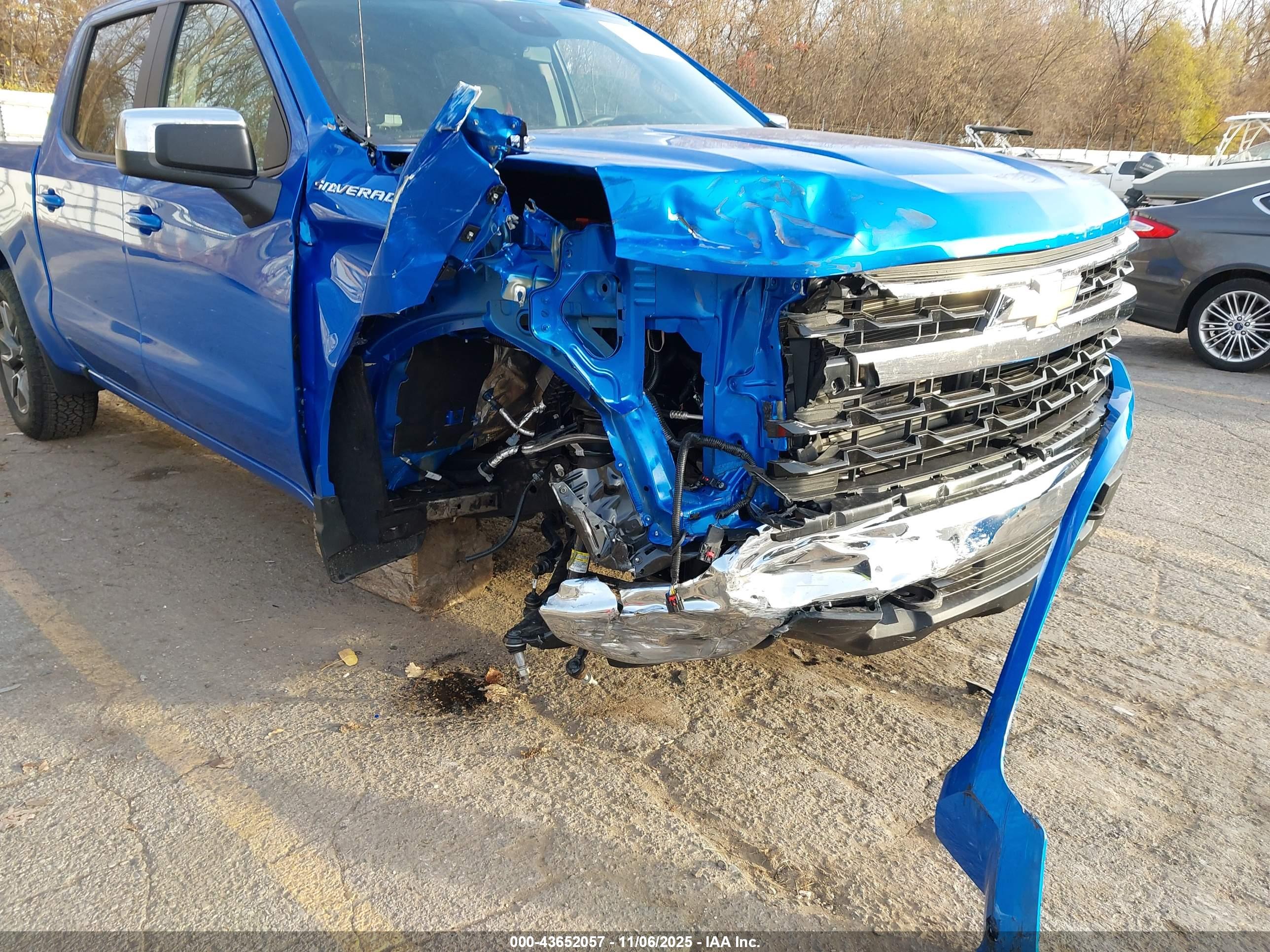 CHEVROLET SILVERADO image 6