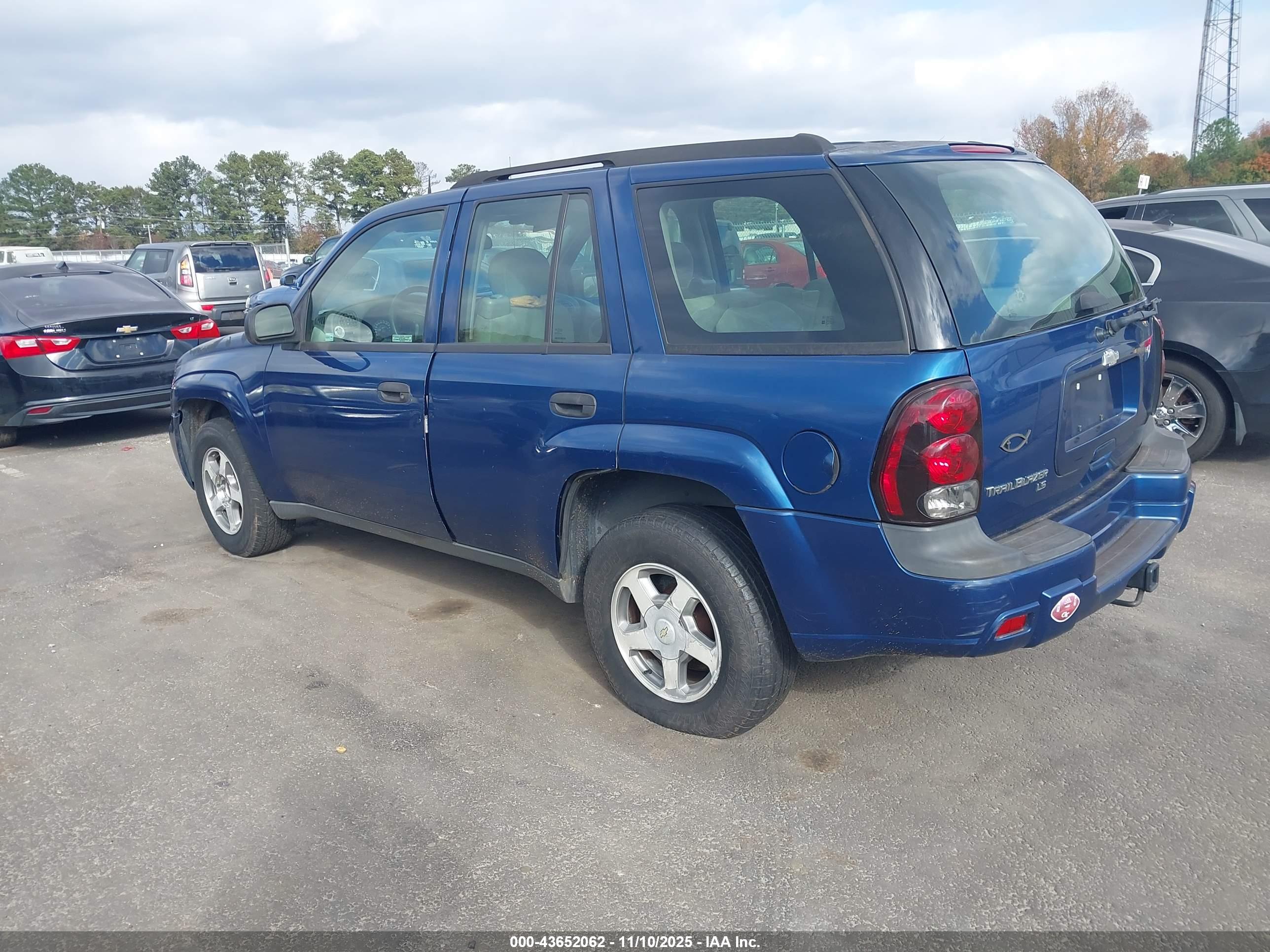 CHEVROLET TRAILBLAZER image 3