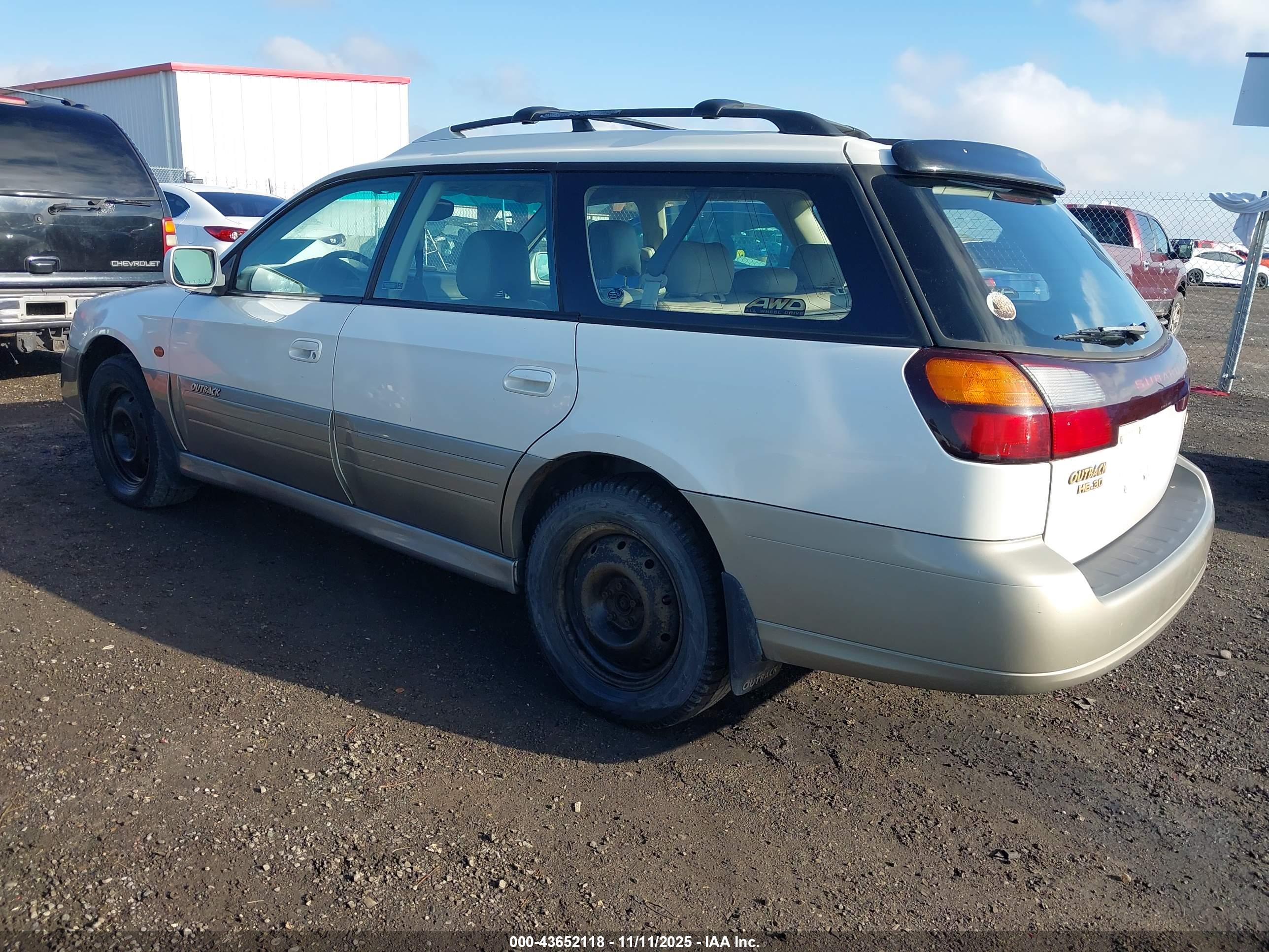 SUBARU OUTBACK image 3