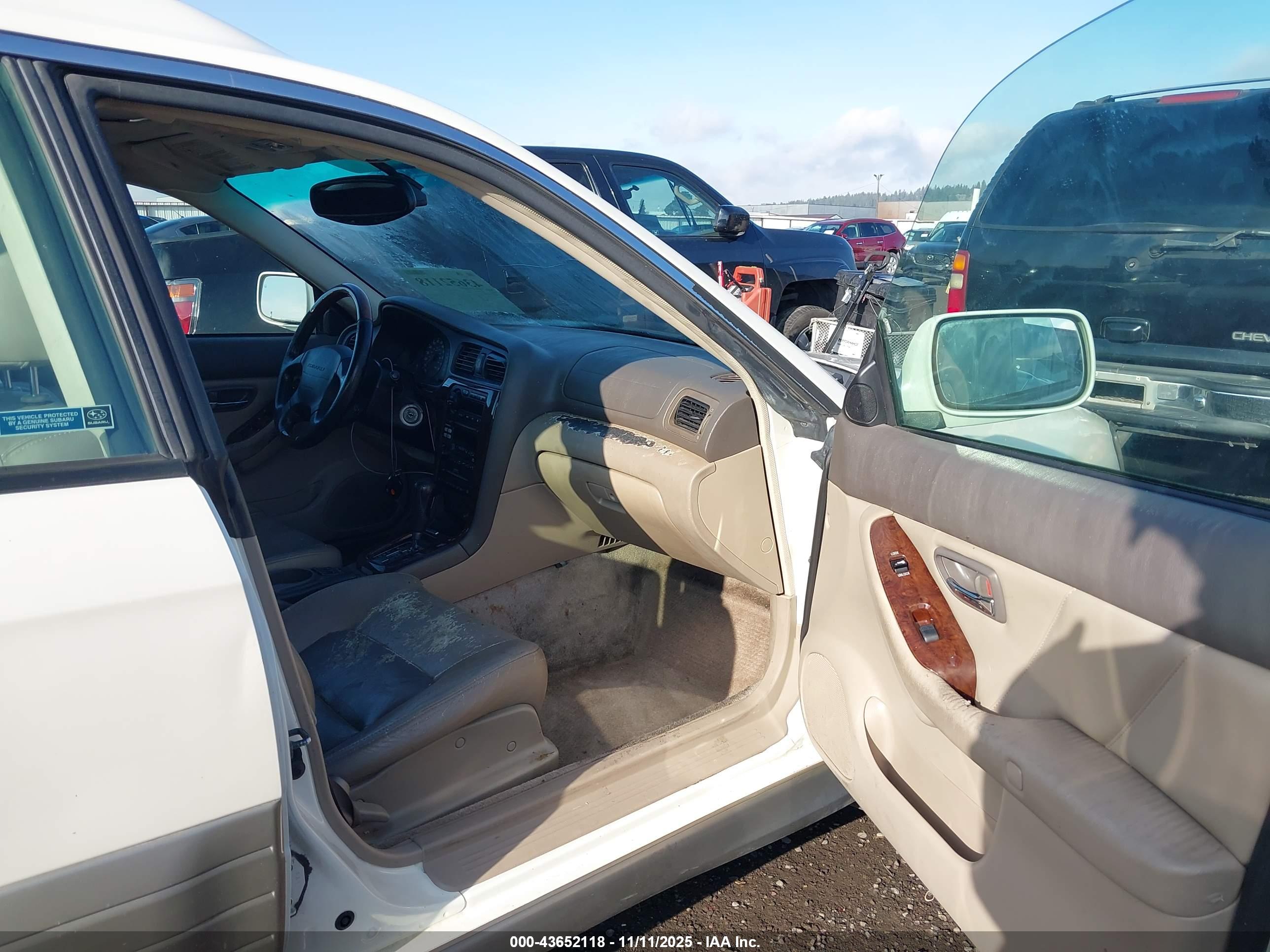 SUBARU OUTBACK image 5
