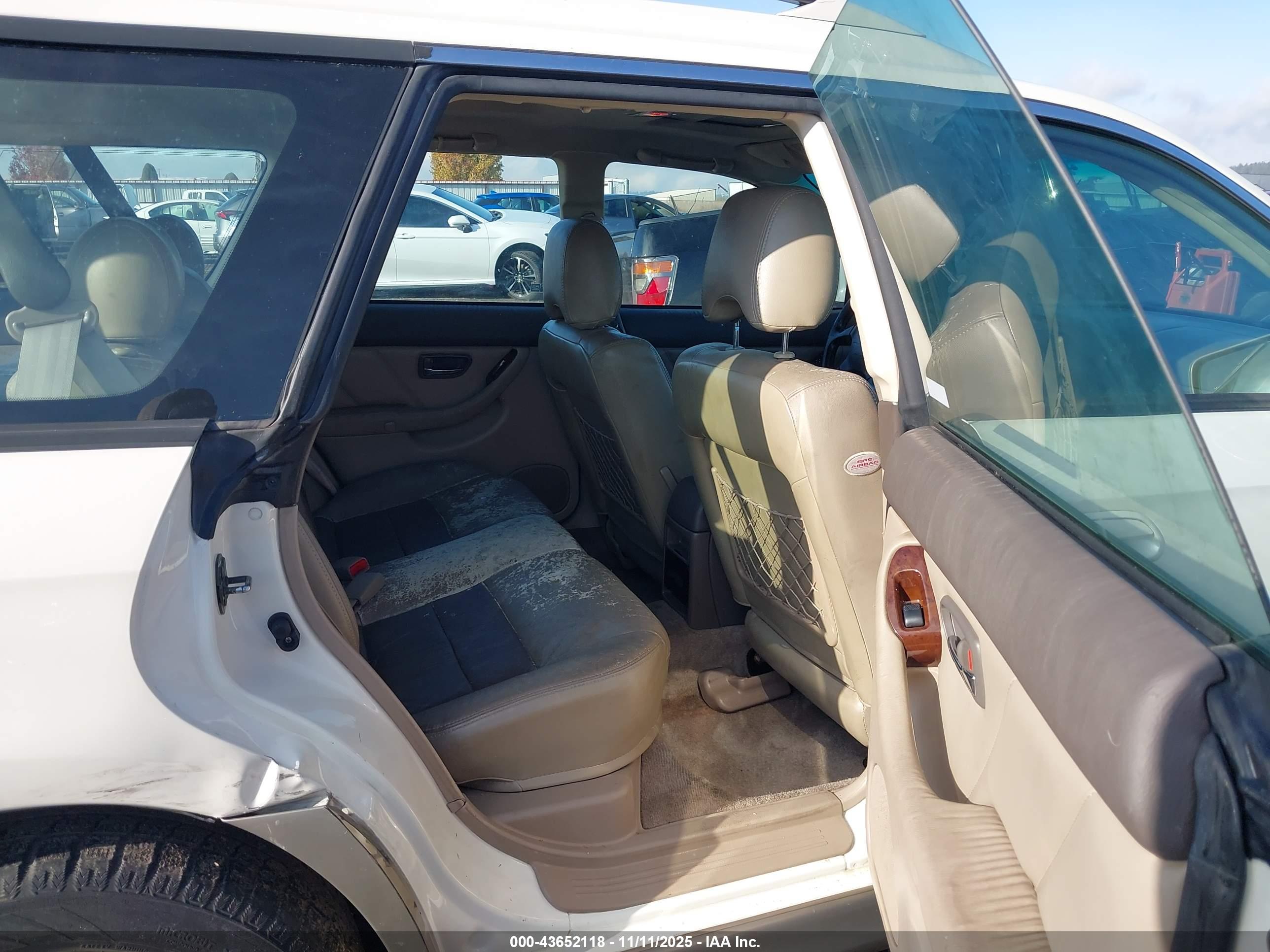 SUBARU OUTBACK image 8