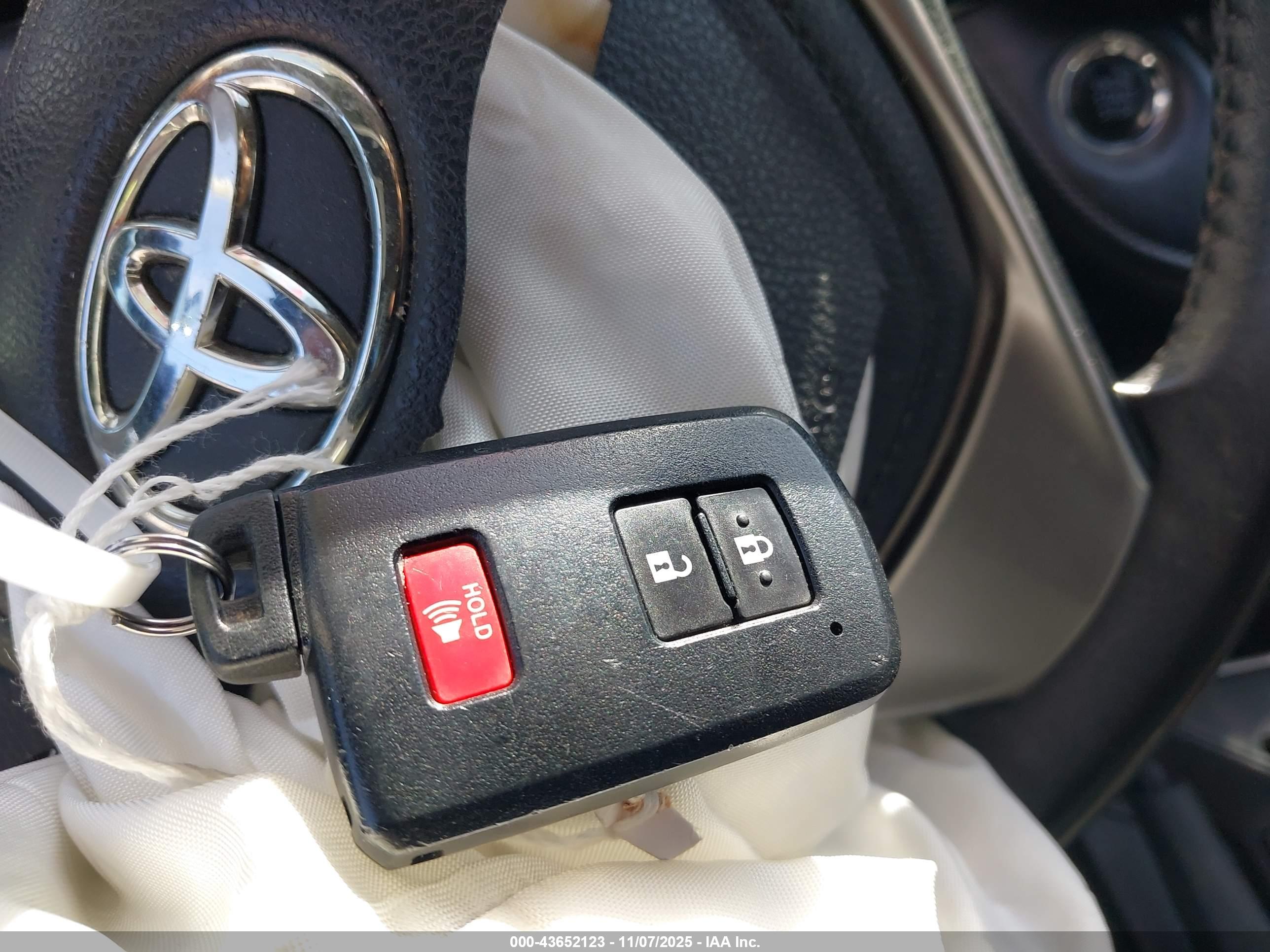 TOYOTA RAV4 image 11