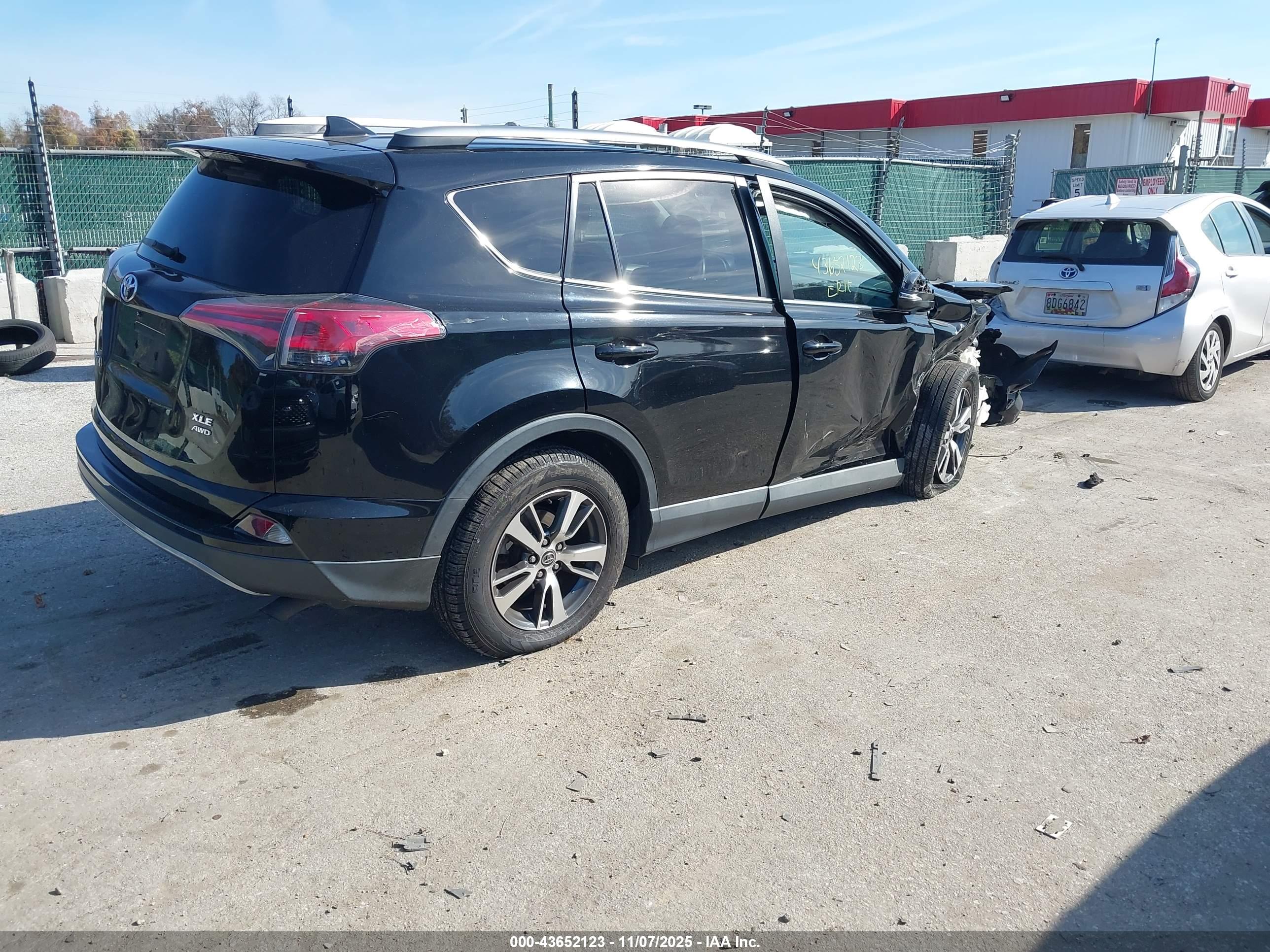 TOYOTA RAV4 image 4