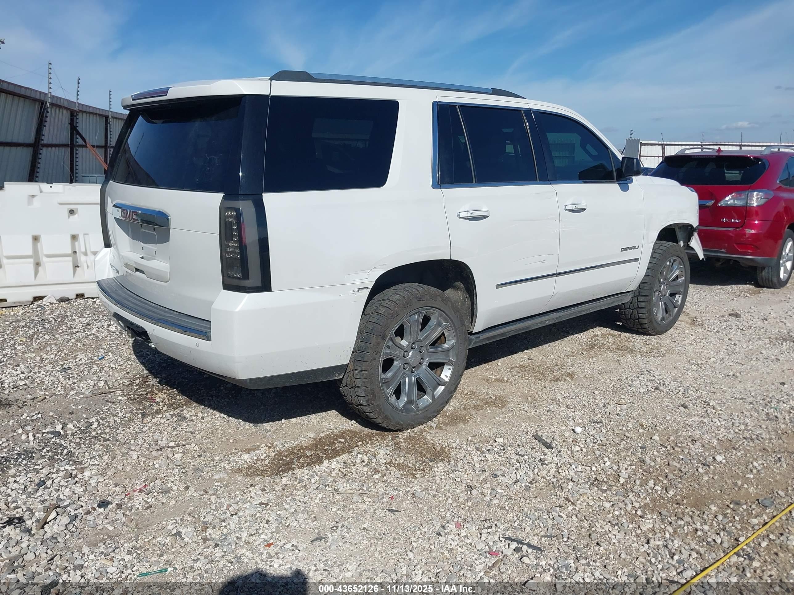 GMC YUKON image 4