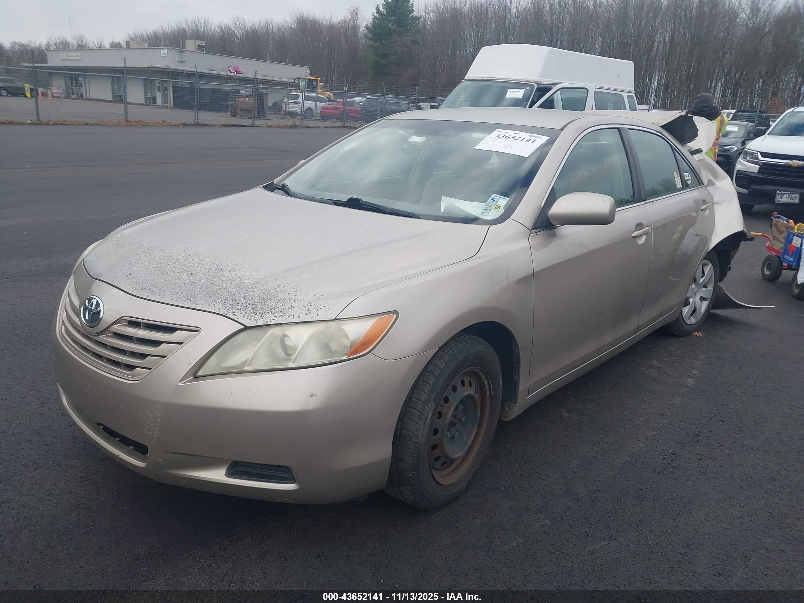 TOYOTA CAMRY image 2