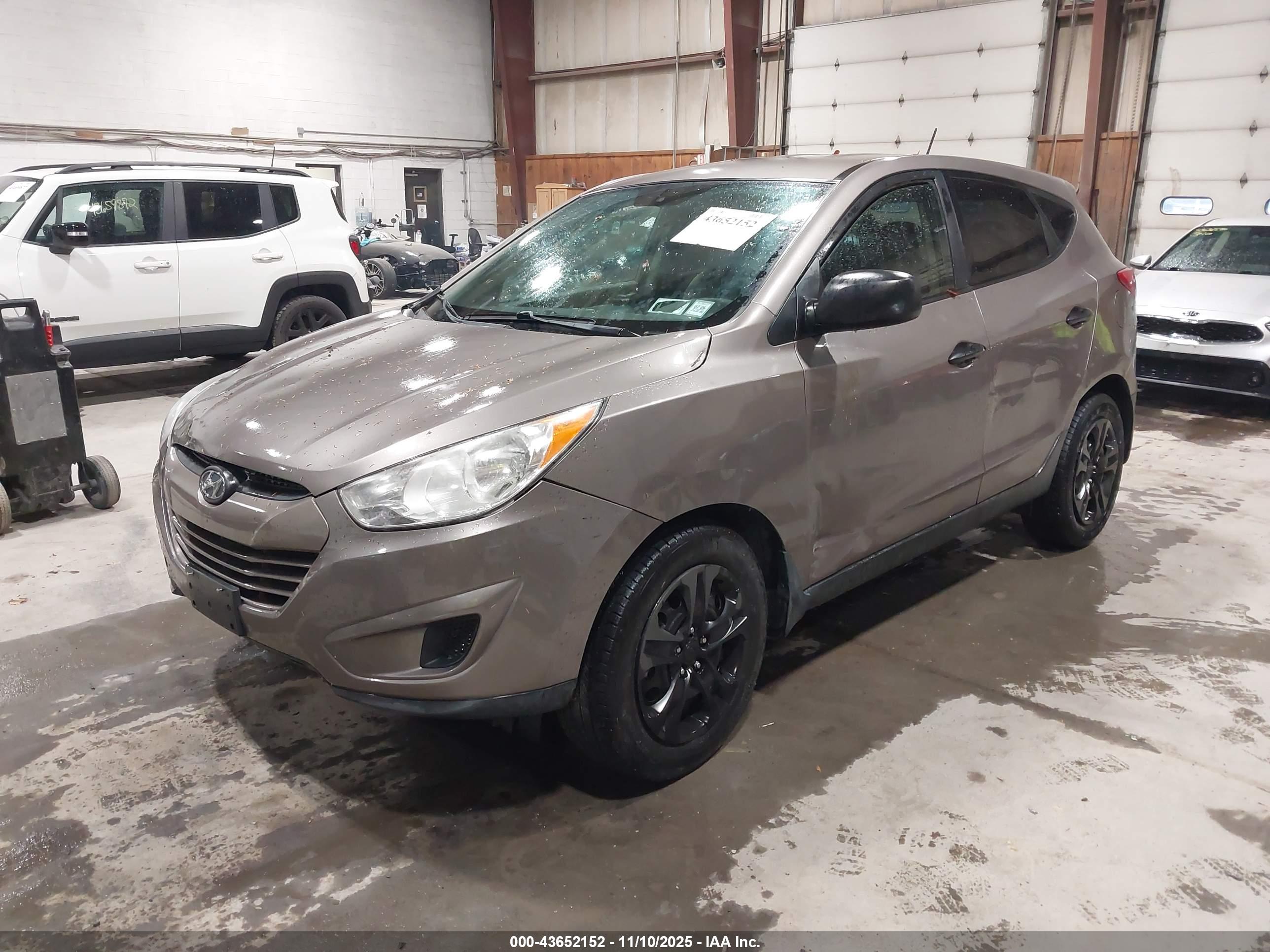HYUNDAI TUCSON image 2