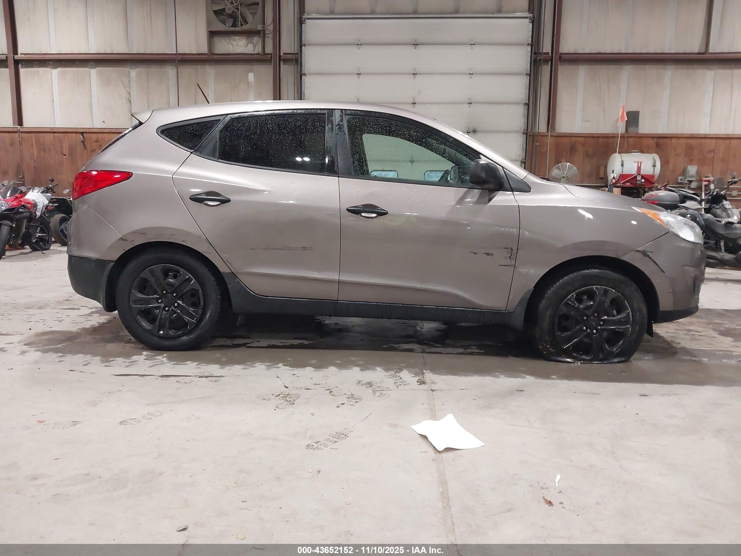 HYUNDAI TUCSON image 6