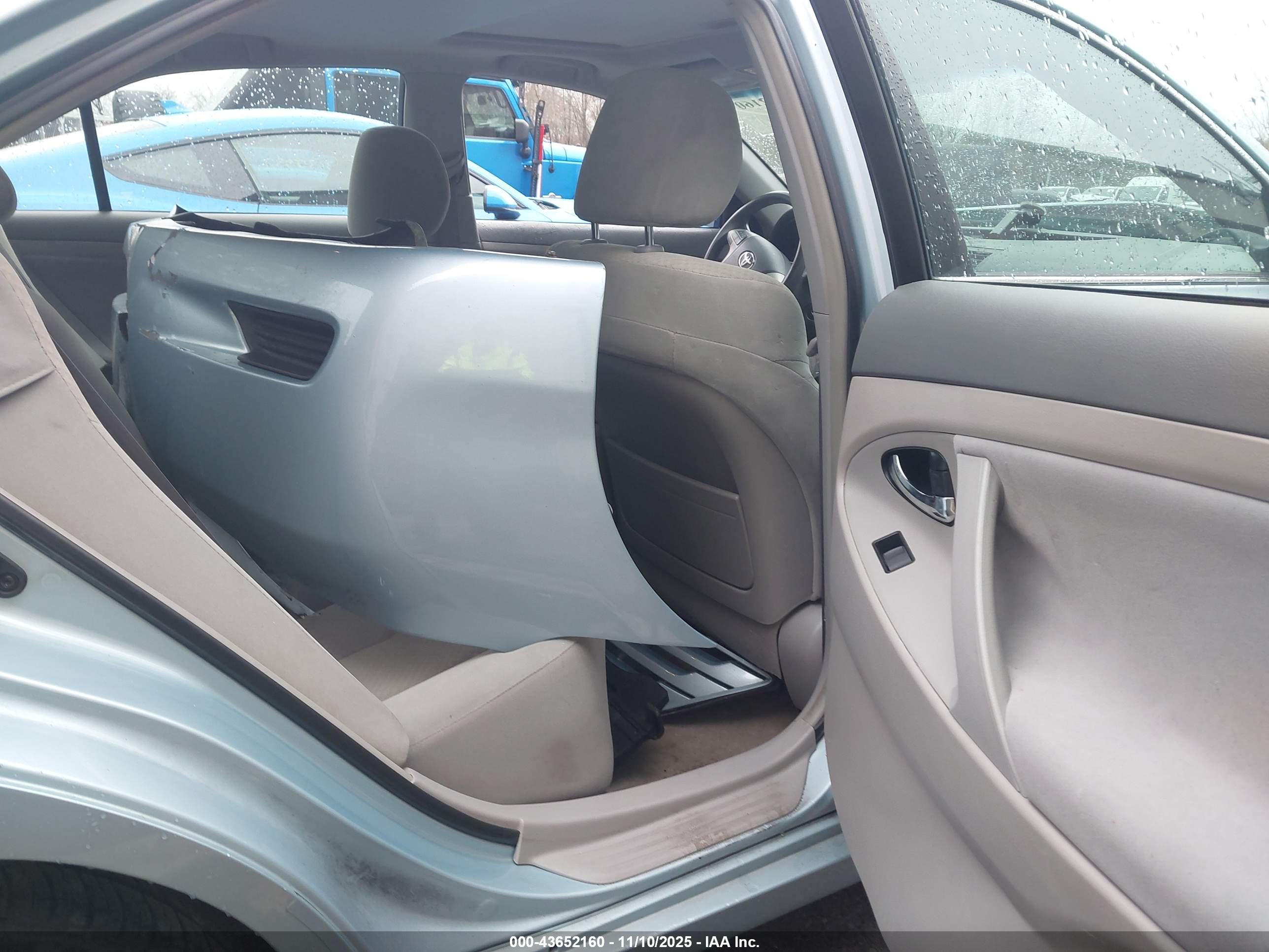 TOYOTA CAMRY image 8