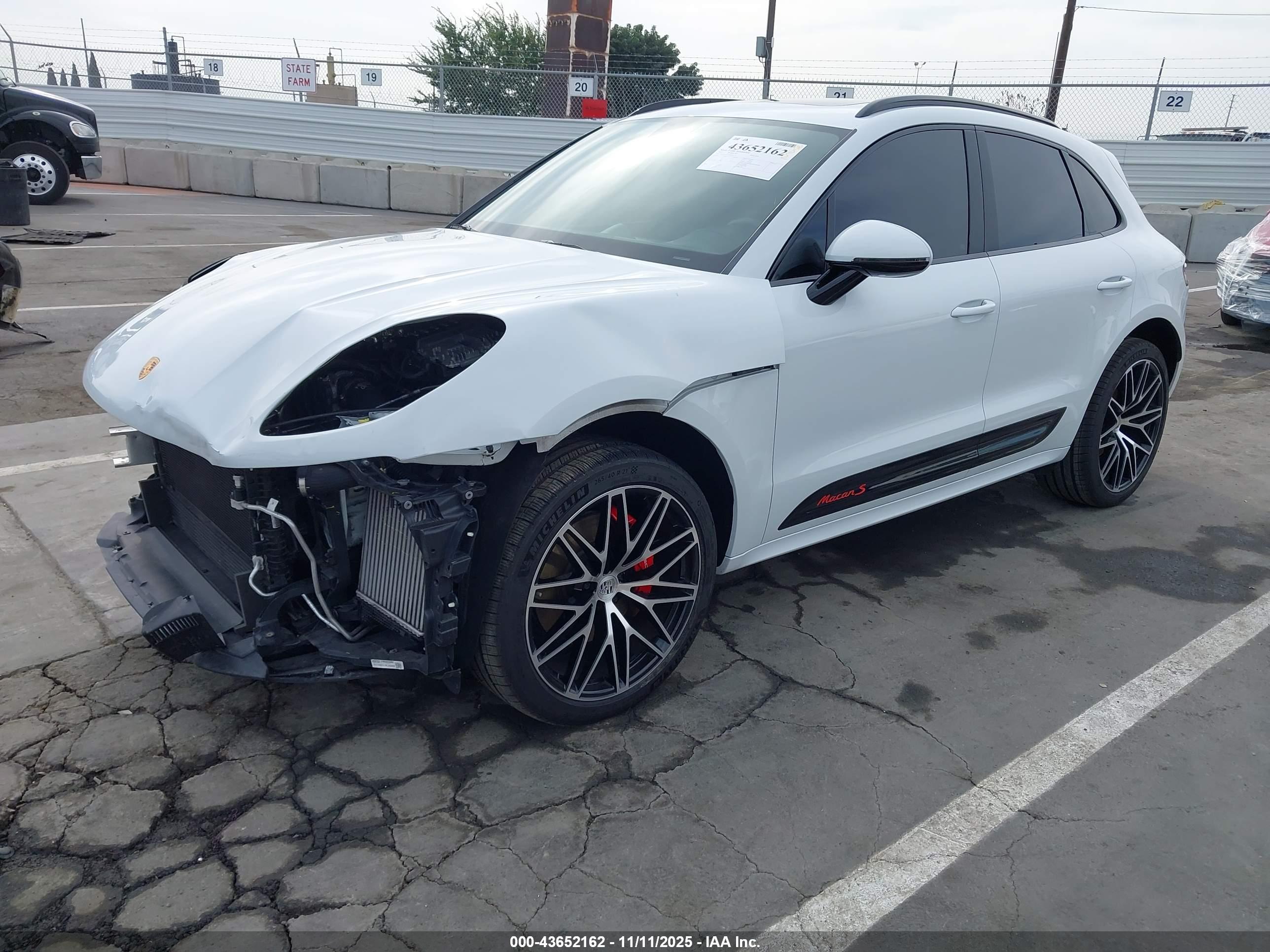 PORSCHE MACAN image 2