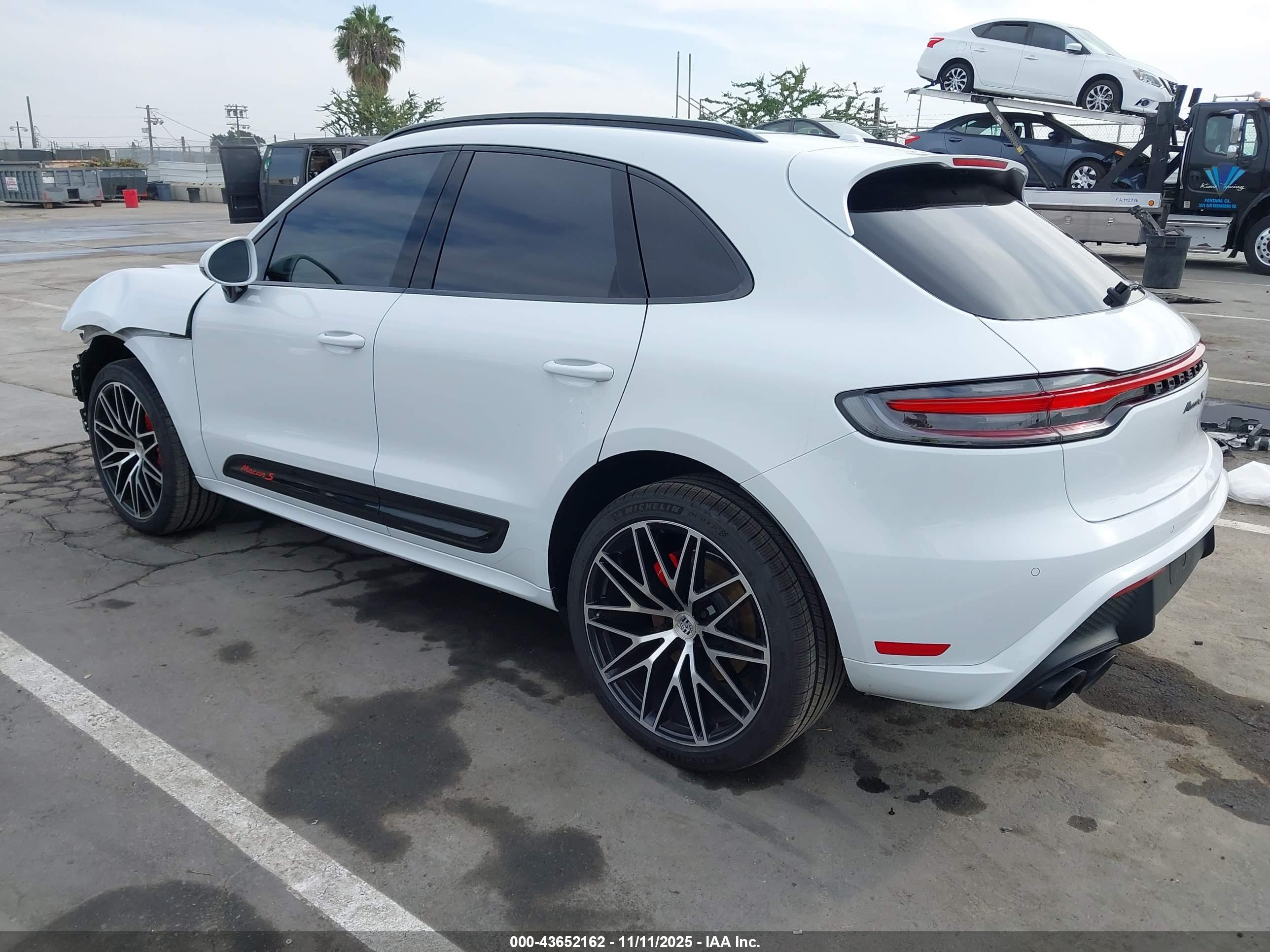 PORSCHE MACAN image 3