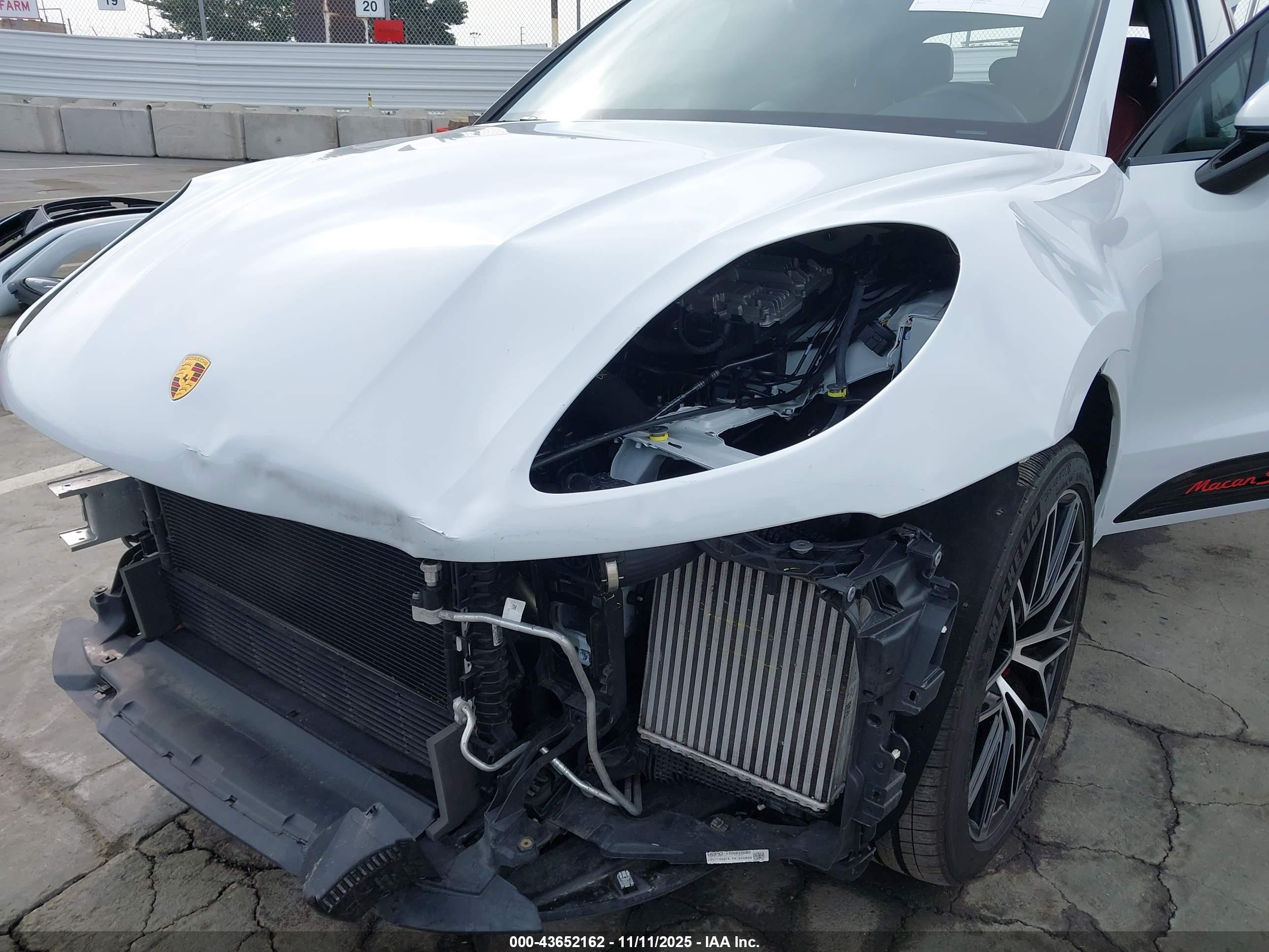 PORSCHE MACAN image 6