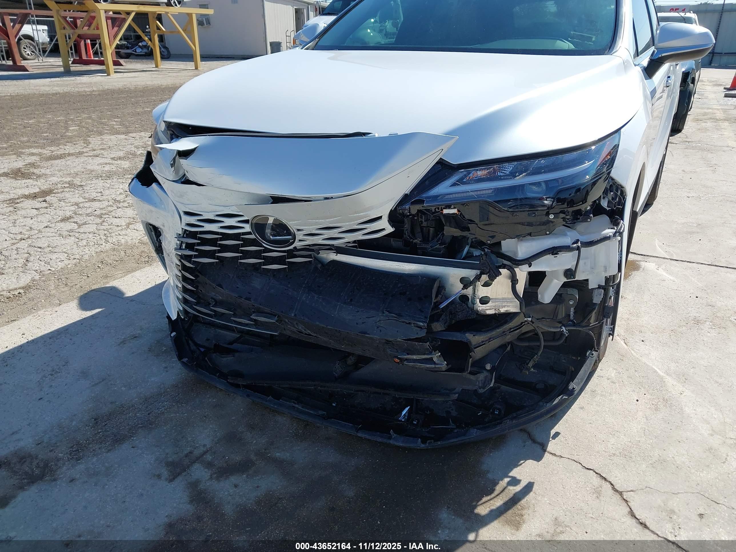 LEXUS RX image 6