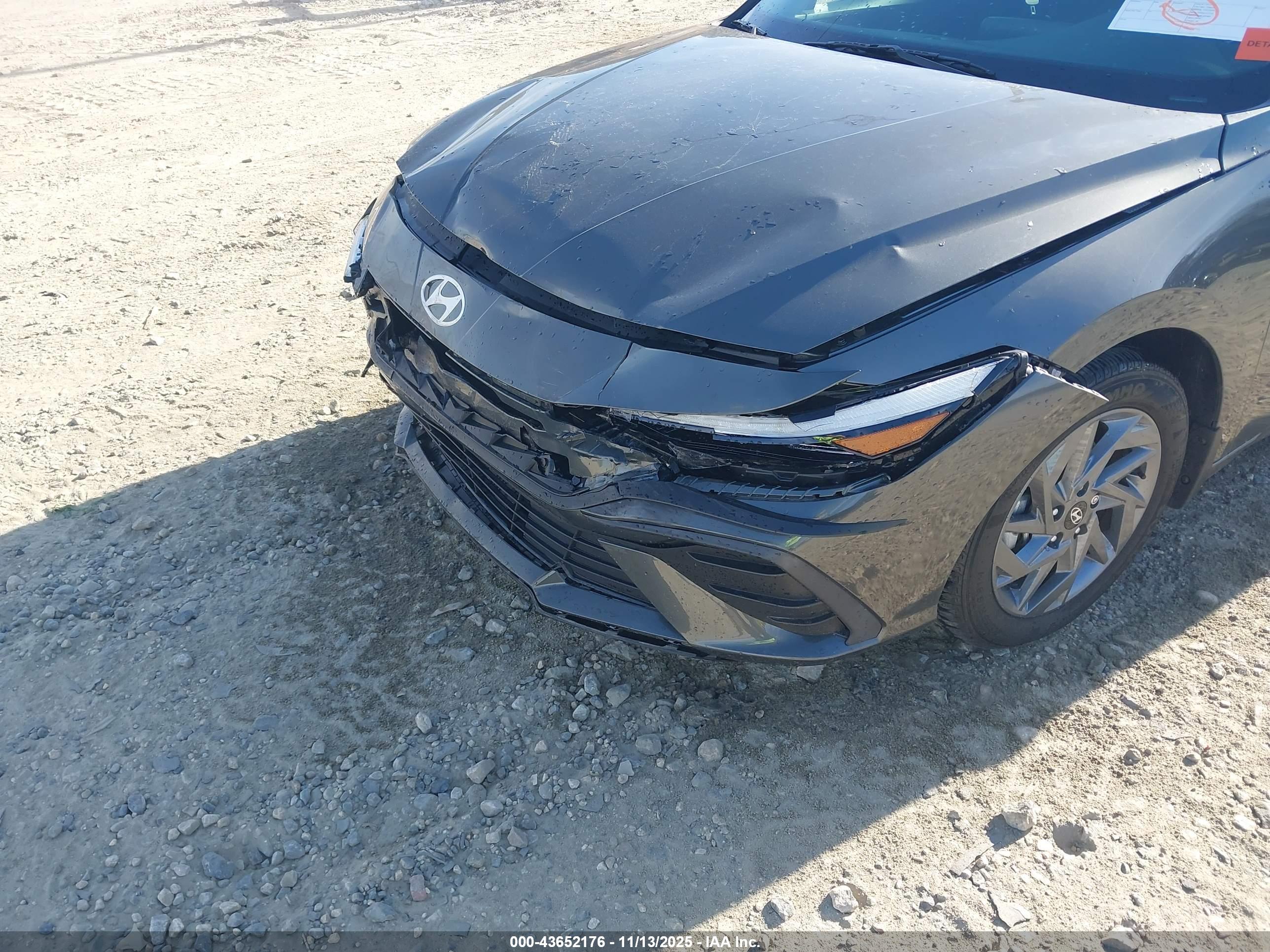 HYUNDAI ELANTRA image 6