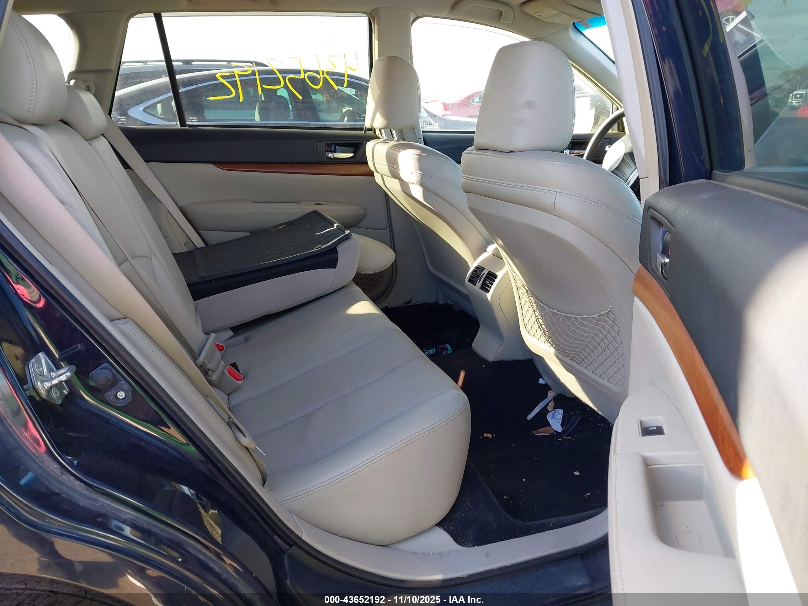 SUBARU OUTBACK image 8