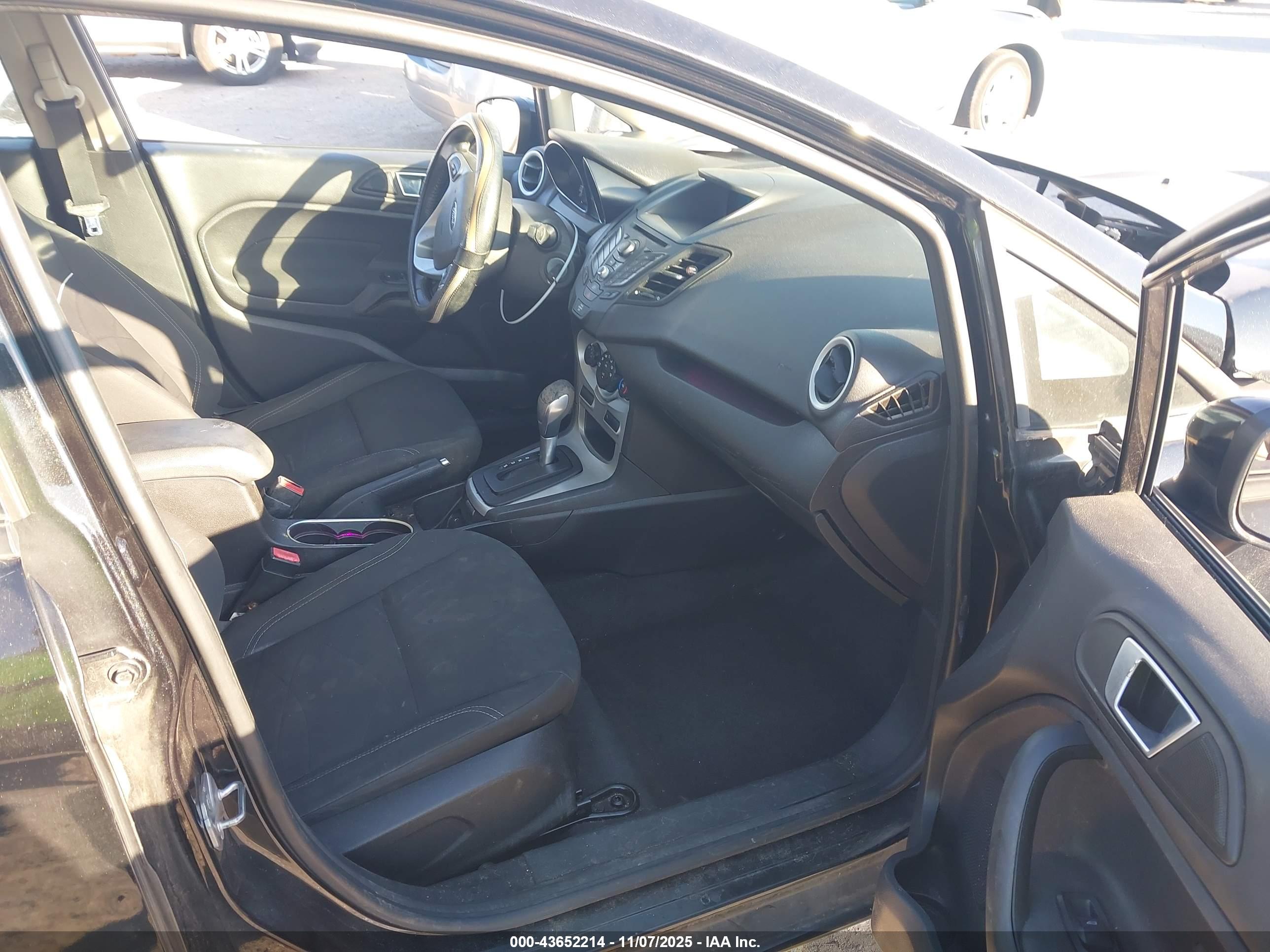 FORD FIESTA image 5