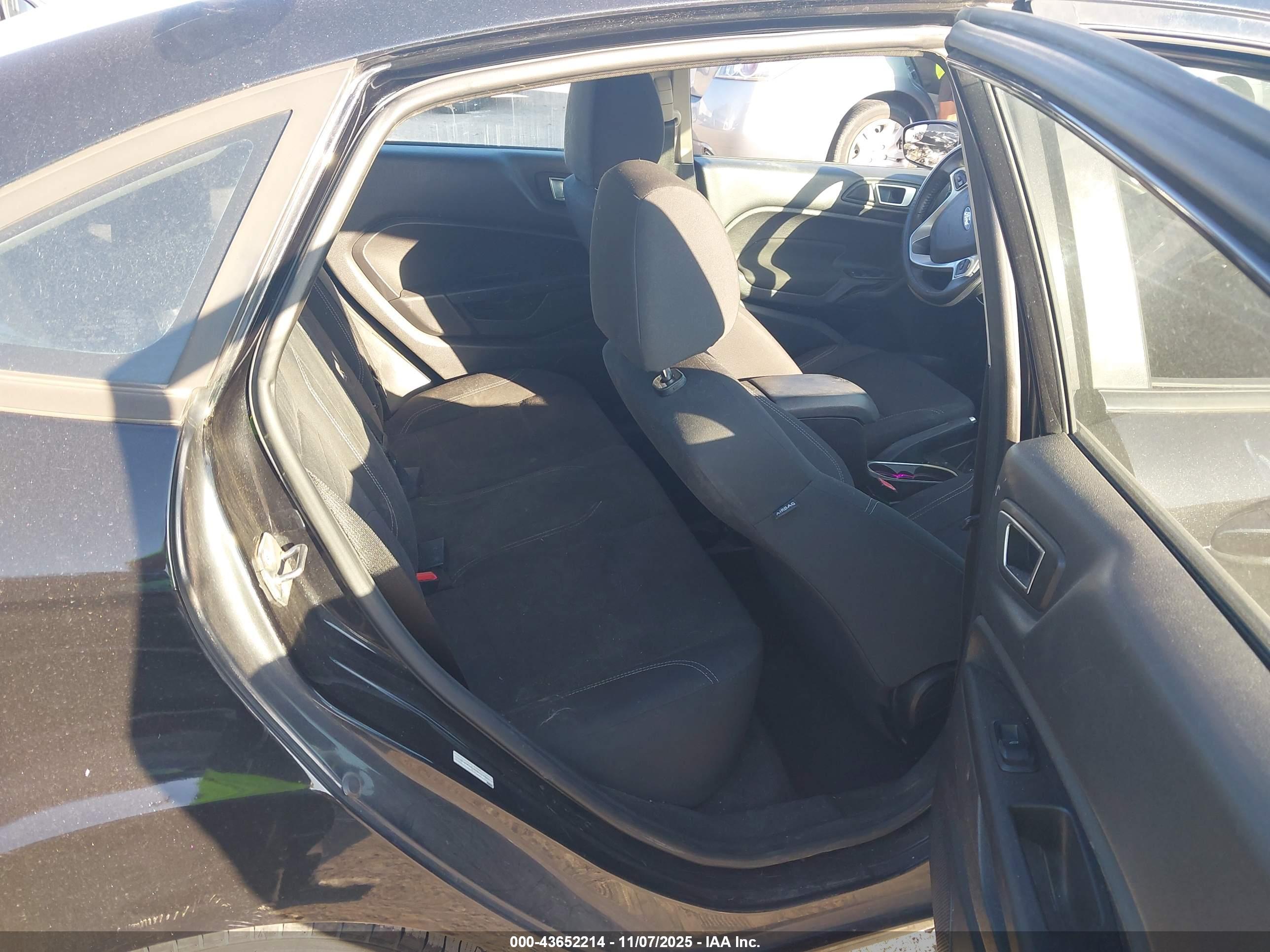 FORD FIESTA image 8