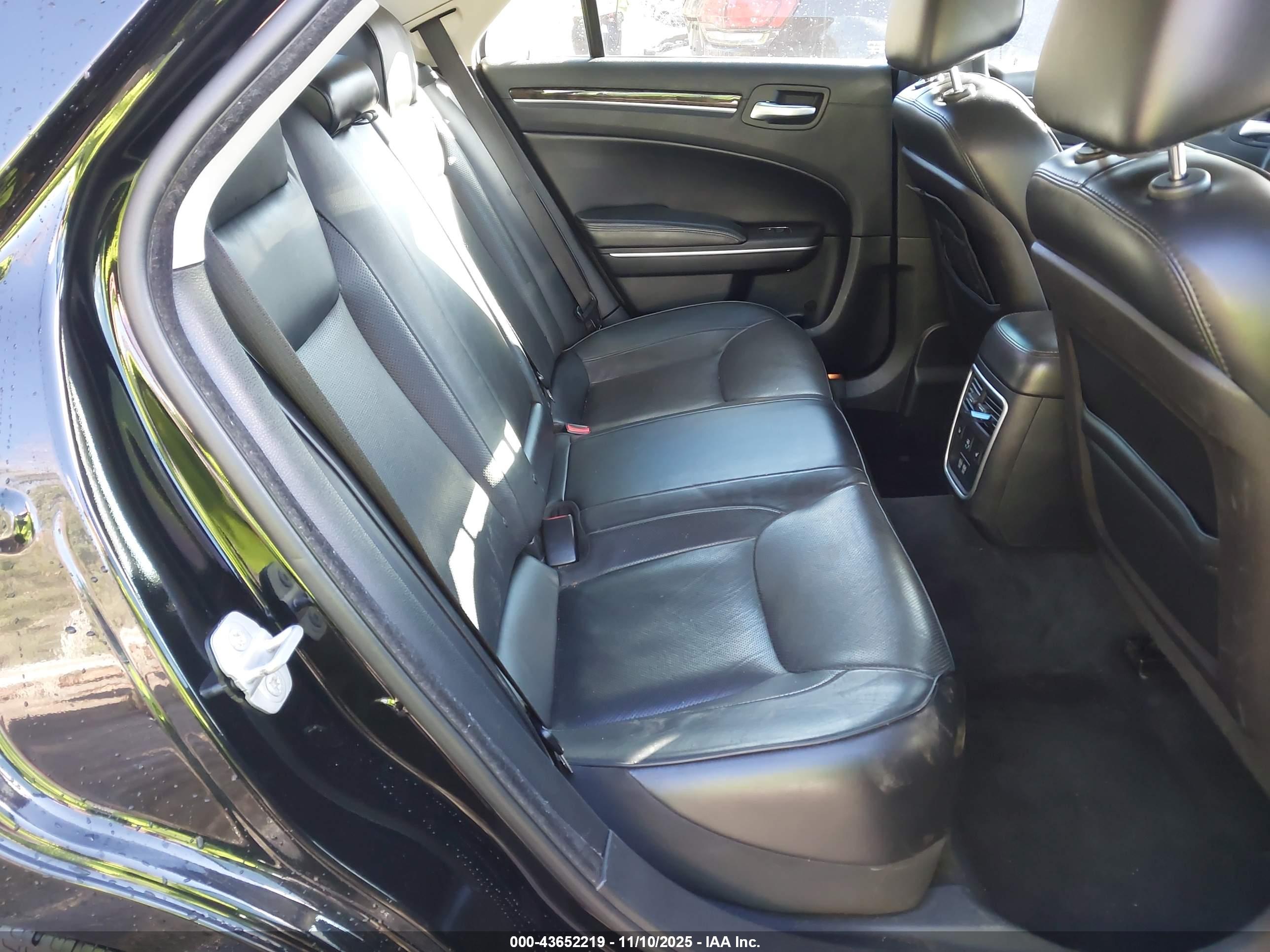 CHRYSLER 300C image 8