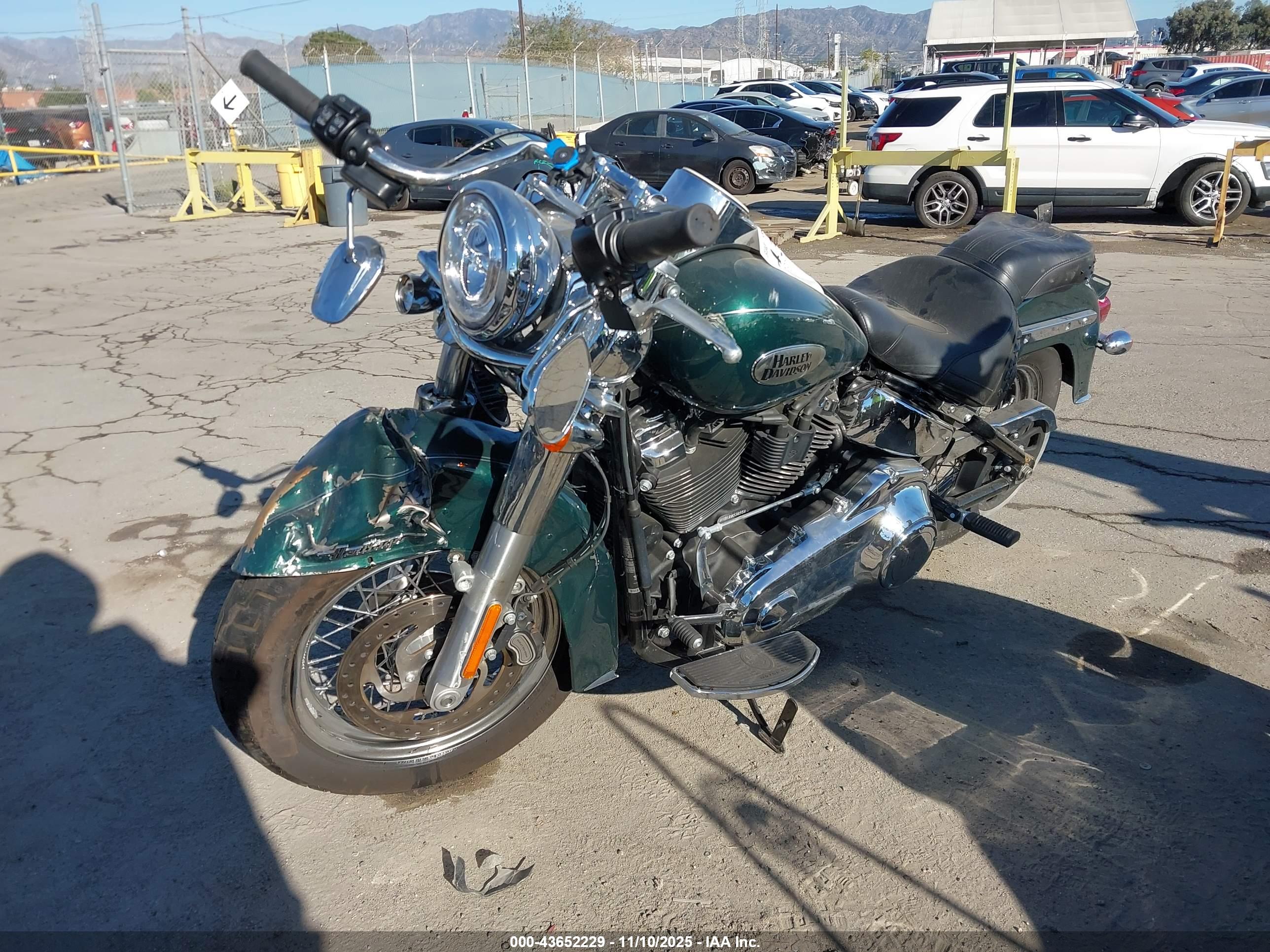 HARLEY-DAVIDSON FLHCS image 2
