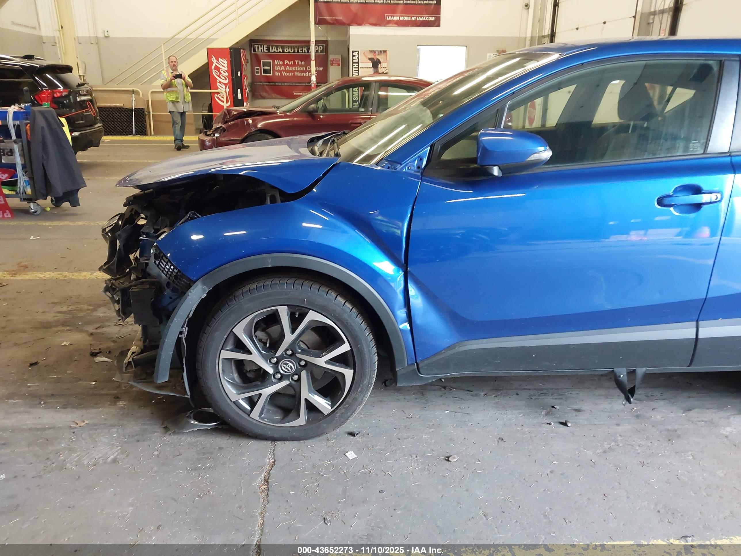 TOYOTA C-HR image 6