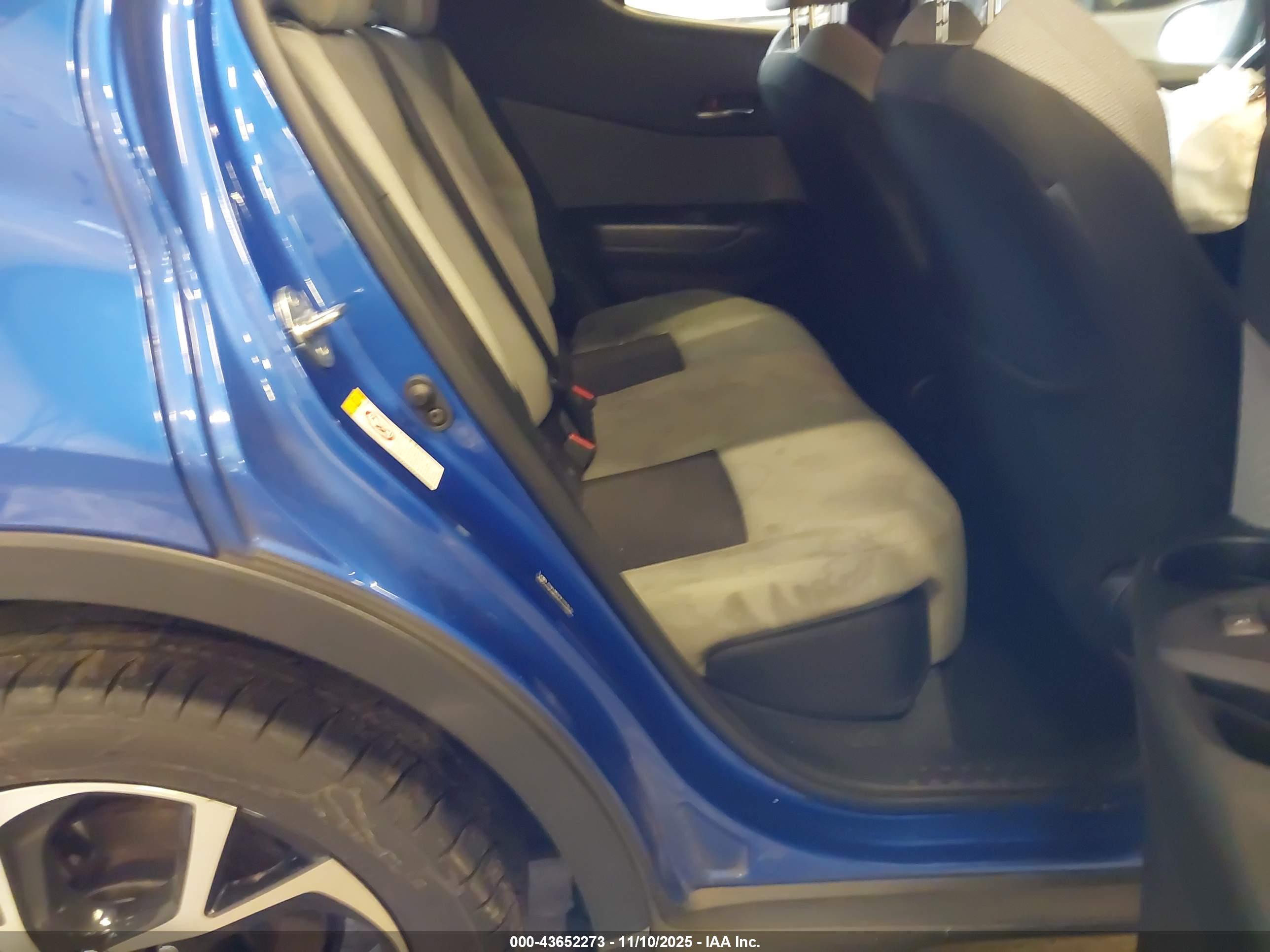 TOYOTA C-HR image 8