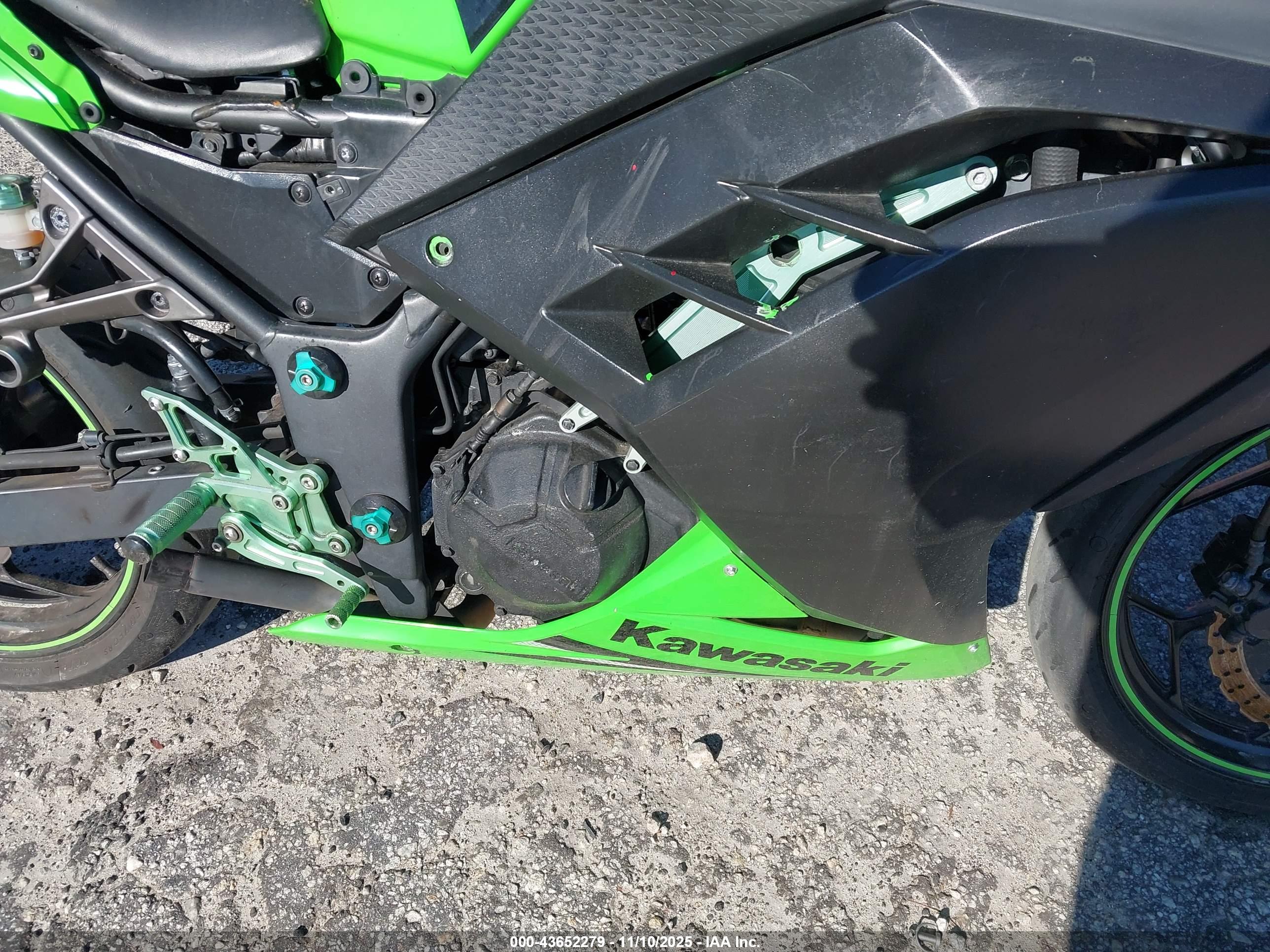 KAWASAKI EX300 image 8