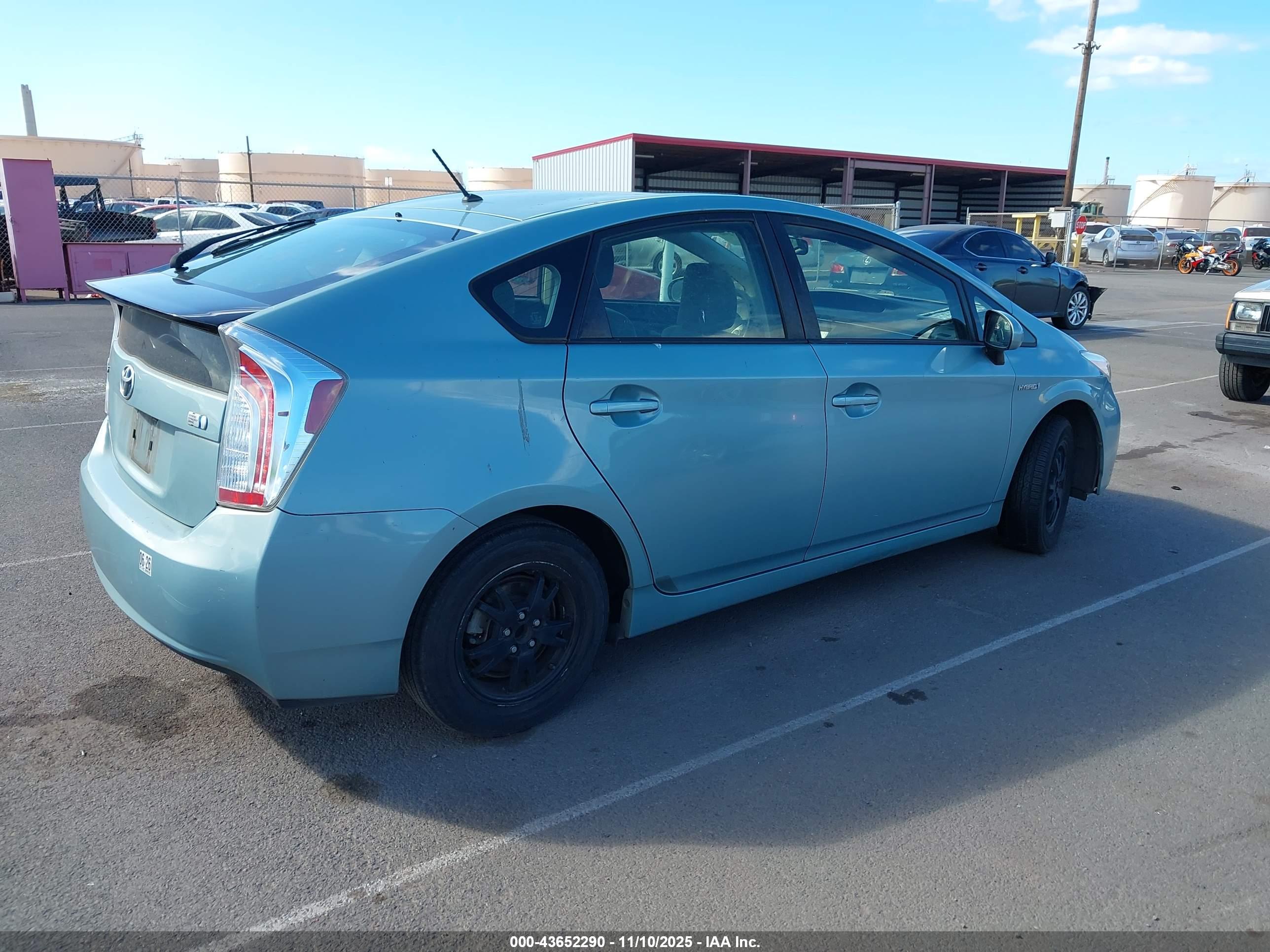 TOYOTA PRIUS image 4