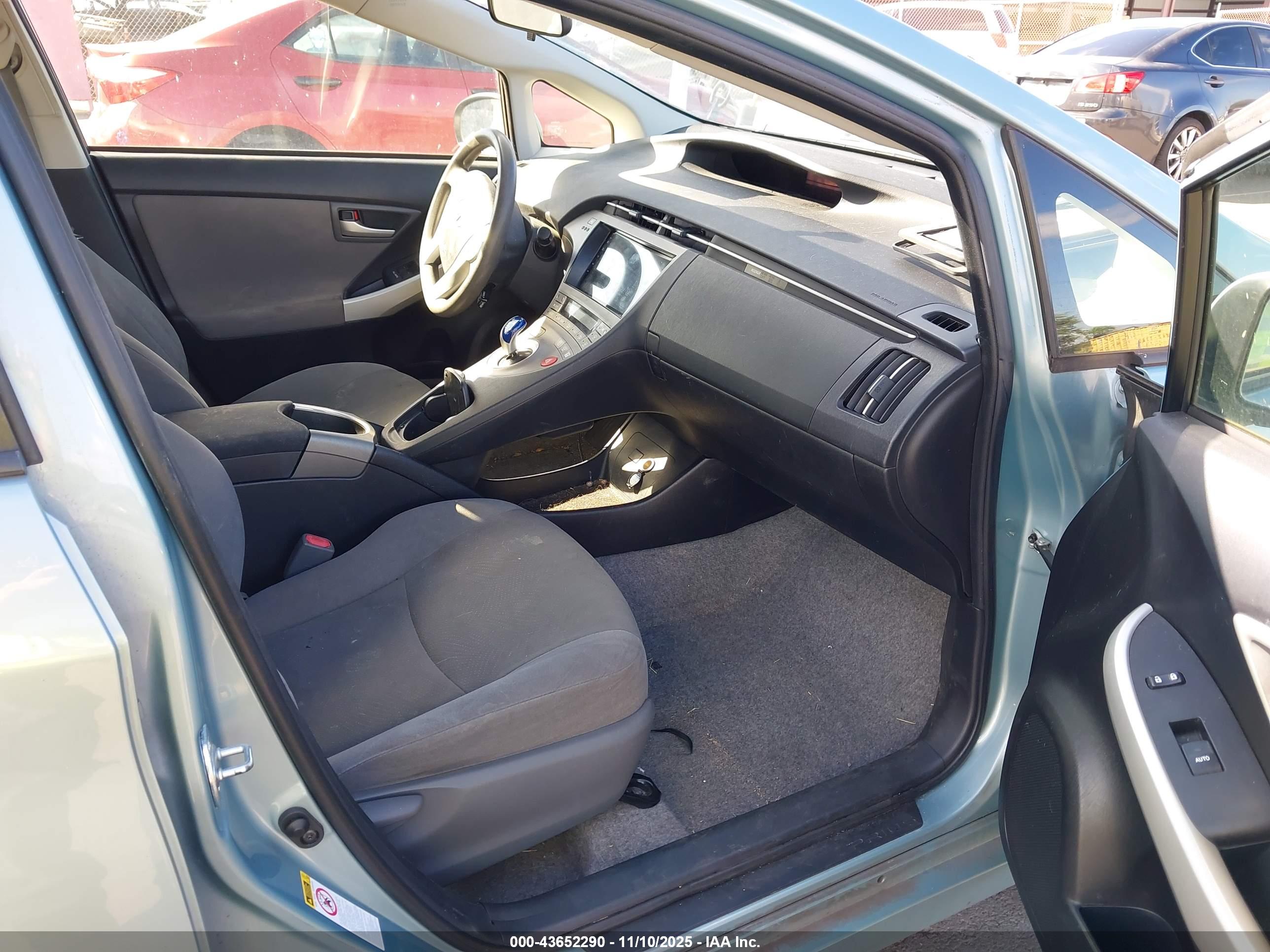 TOYOTA PRIUS image 5