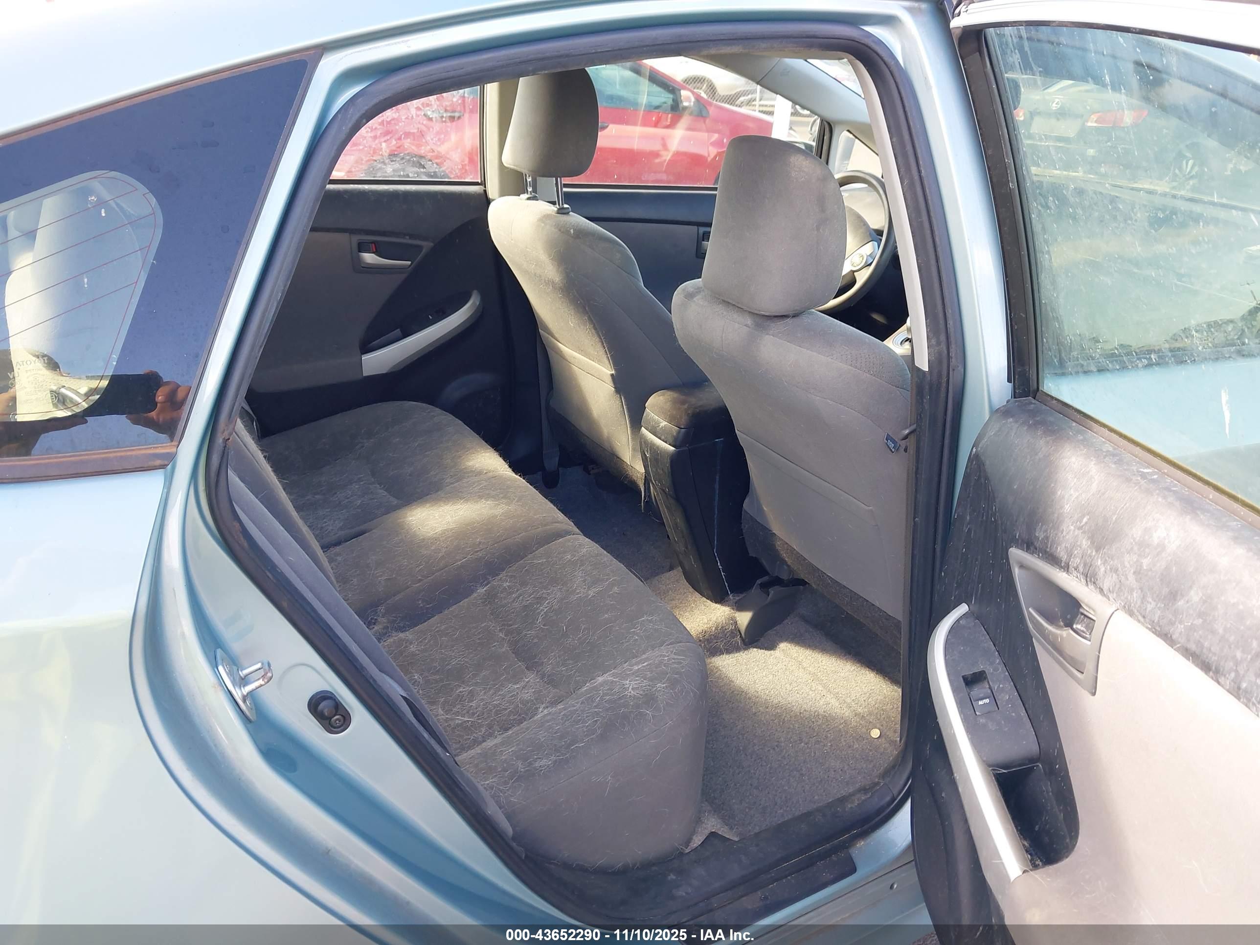 TOYOTA PRIUS image 8